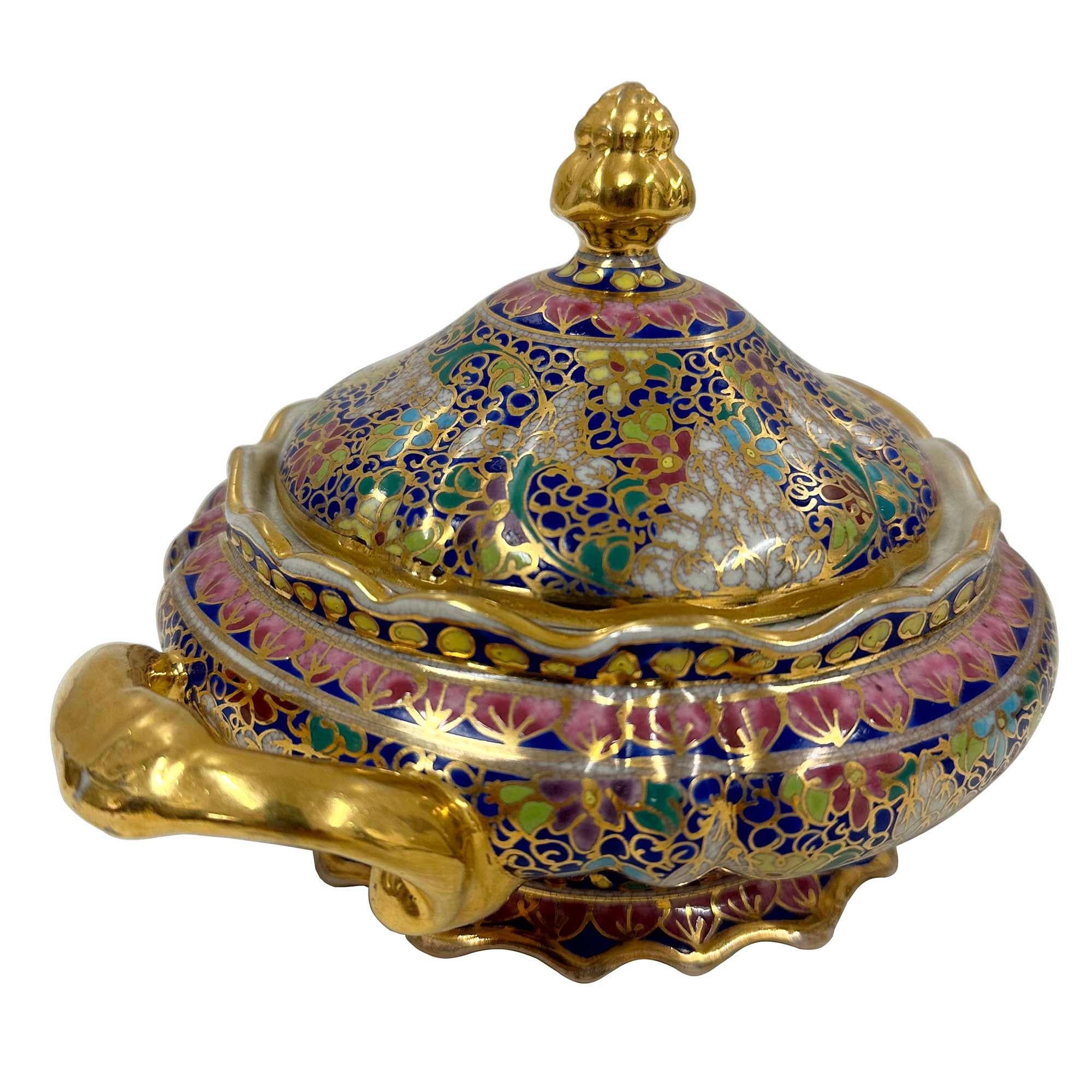 Hand-Crafted Early 20th Century Tai Benjarong porcelain Soup Tureen For Sale