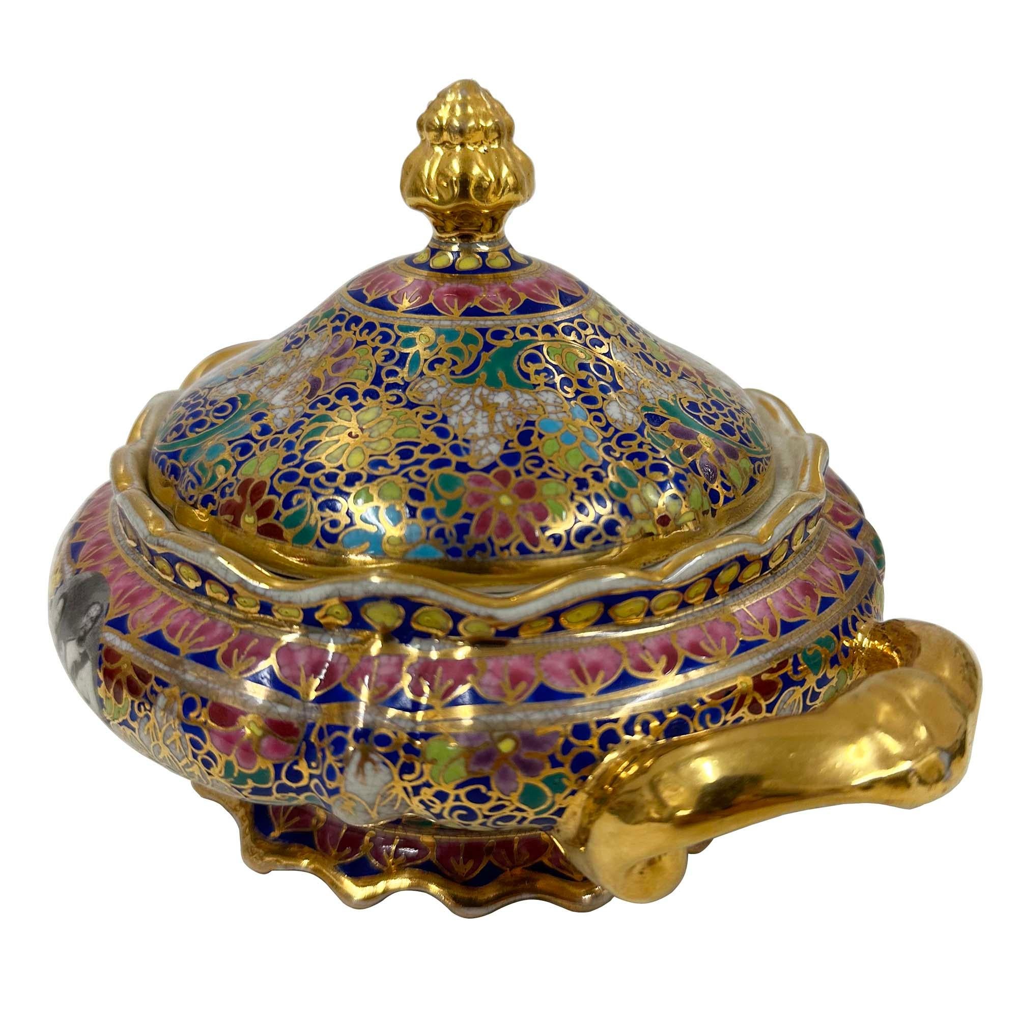 Early 20th Century Tai Benjarong porcelain Soup Tureen In Good Condition For Sale In Pomona, CA