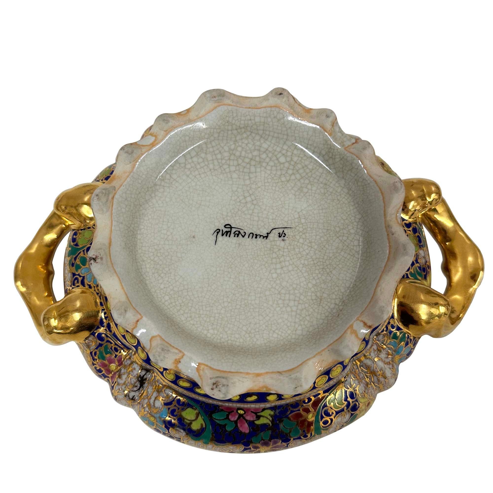 Early 20th Century Tai Benjarong porcelain Soup Tureen For Sale 2