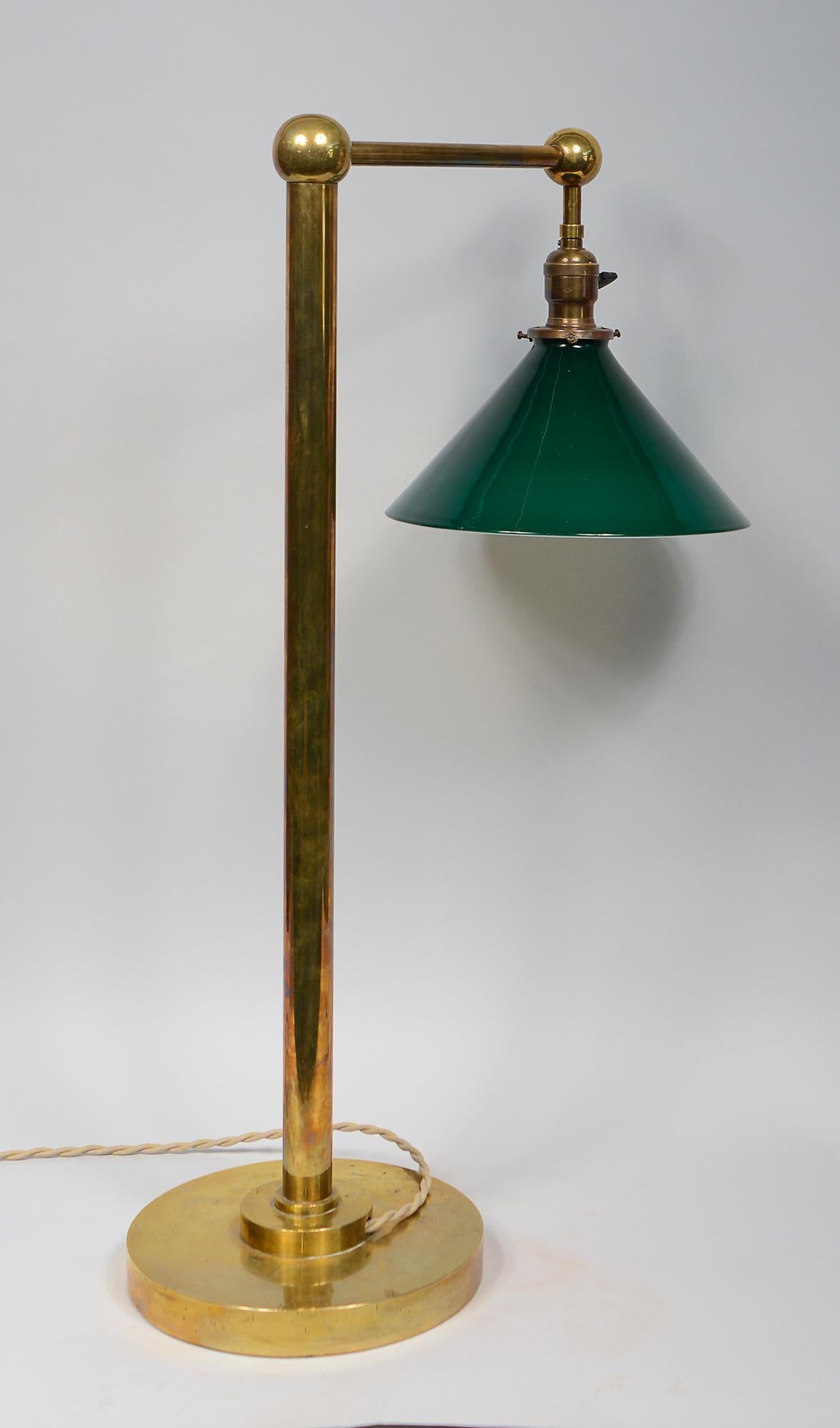 Lampe de bureau en laiton pour banquier du début du 20e siècle en vente 6