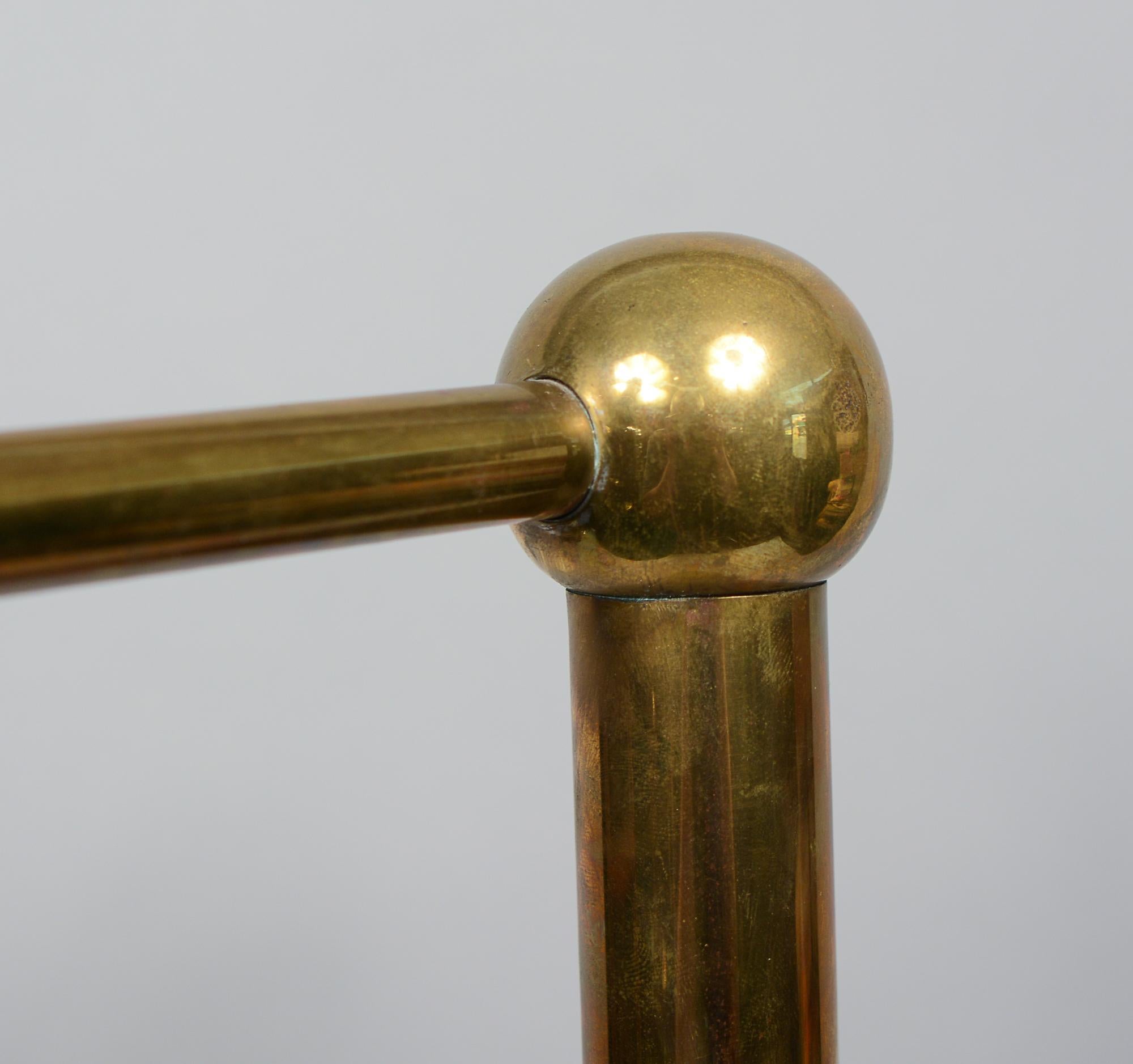 20ième siècle Lampe de bureau en laiton pour banquier du début du 20e siècle en vente