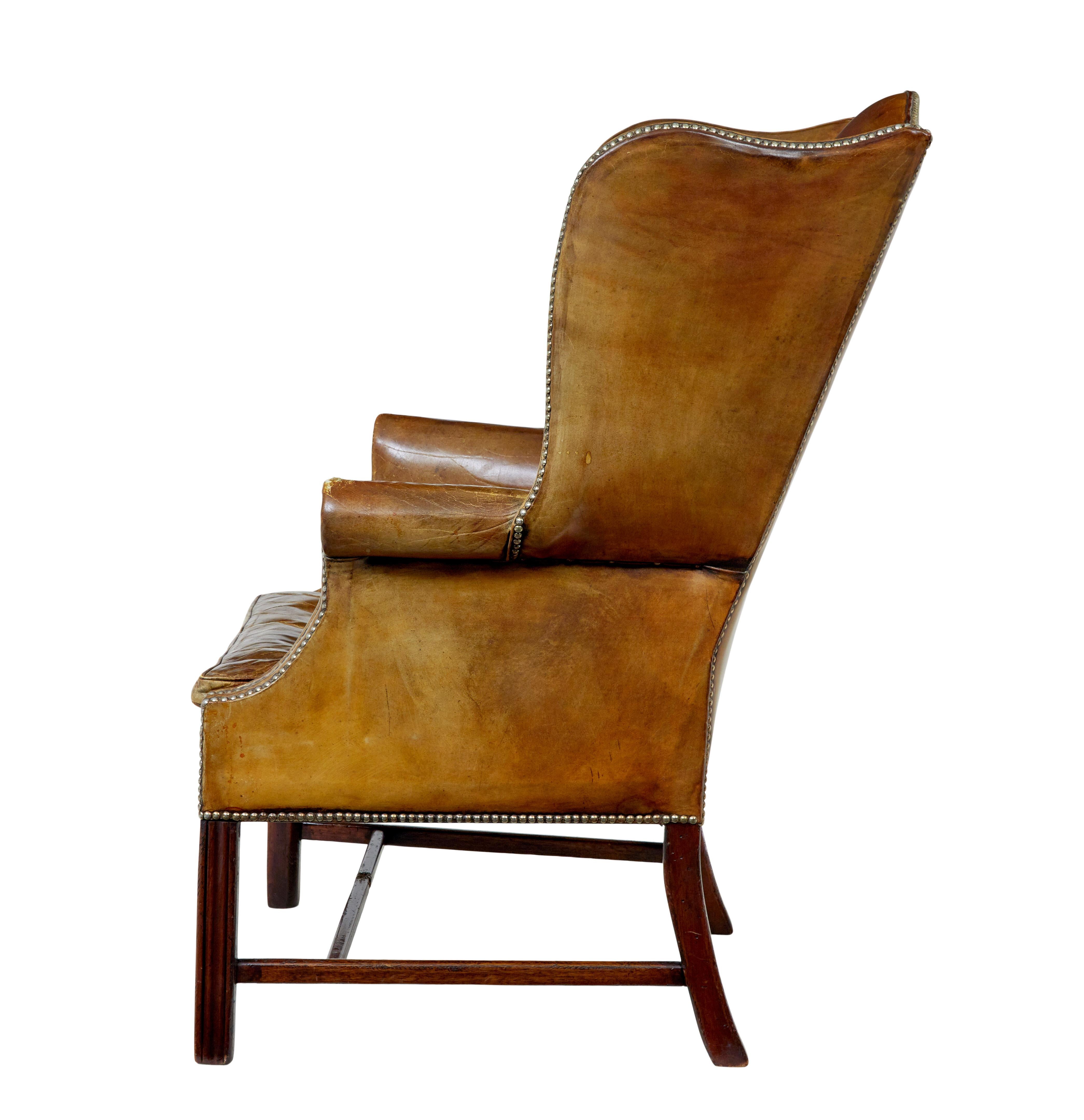 Sillón con respaldo de ala de cuero curtido de principios del siglo XX Victoriano en venta