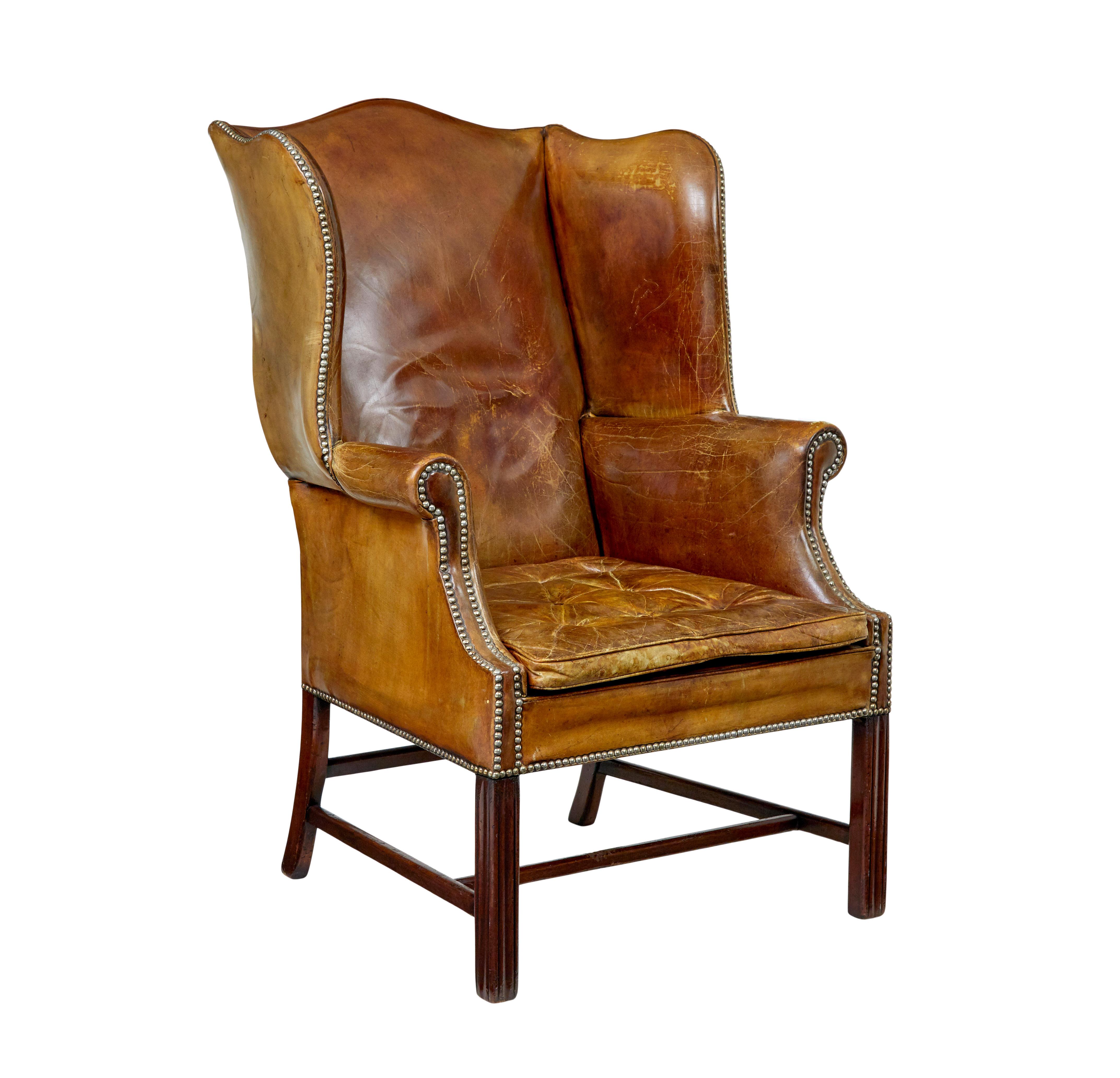 Sillón con respaldo de ala de cuero curtido de principios del siglo XX en Bueno estado para la venta en Debenham, Suffolk