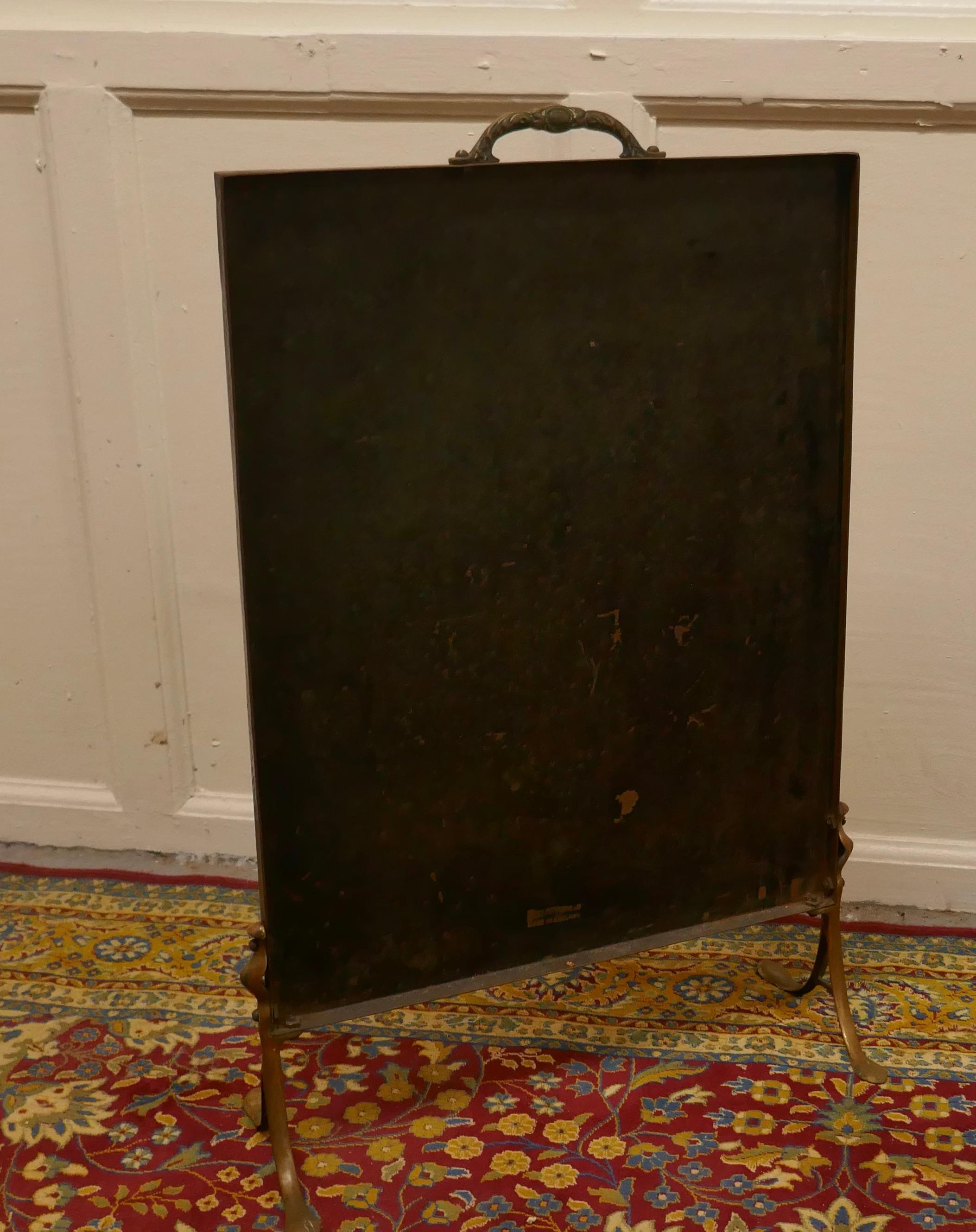 Early 20th Century Tavern Scene Brass Fire Screen In Good Condition For Sale In Chillerton, Isle of Wight