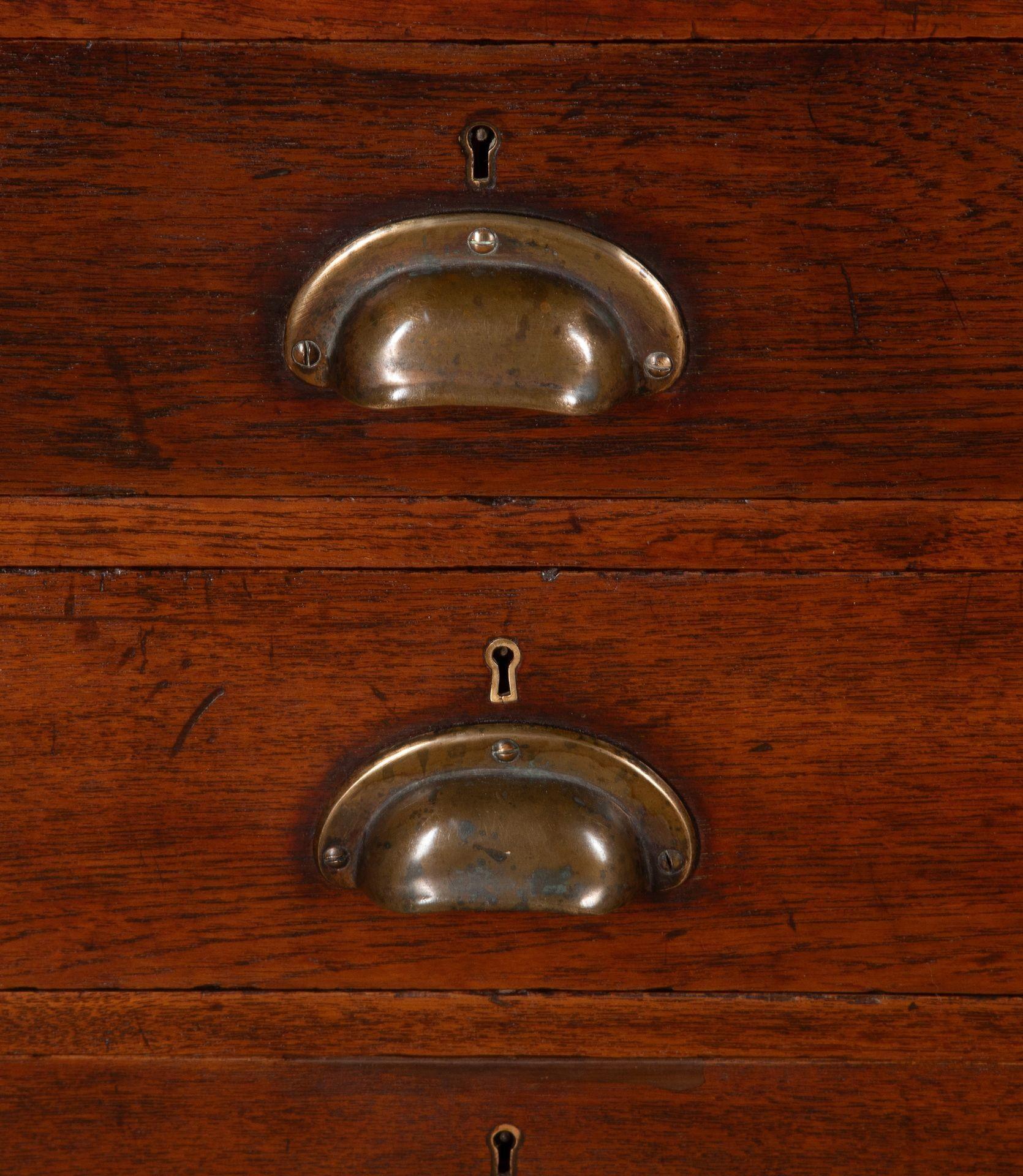 Banca di cassetti in teak dei primi del Novecento in vendita 6