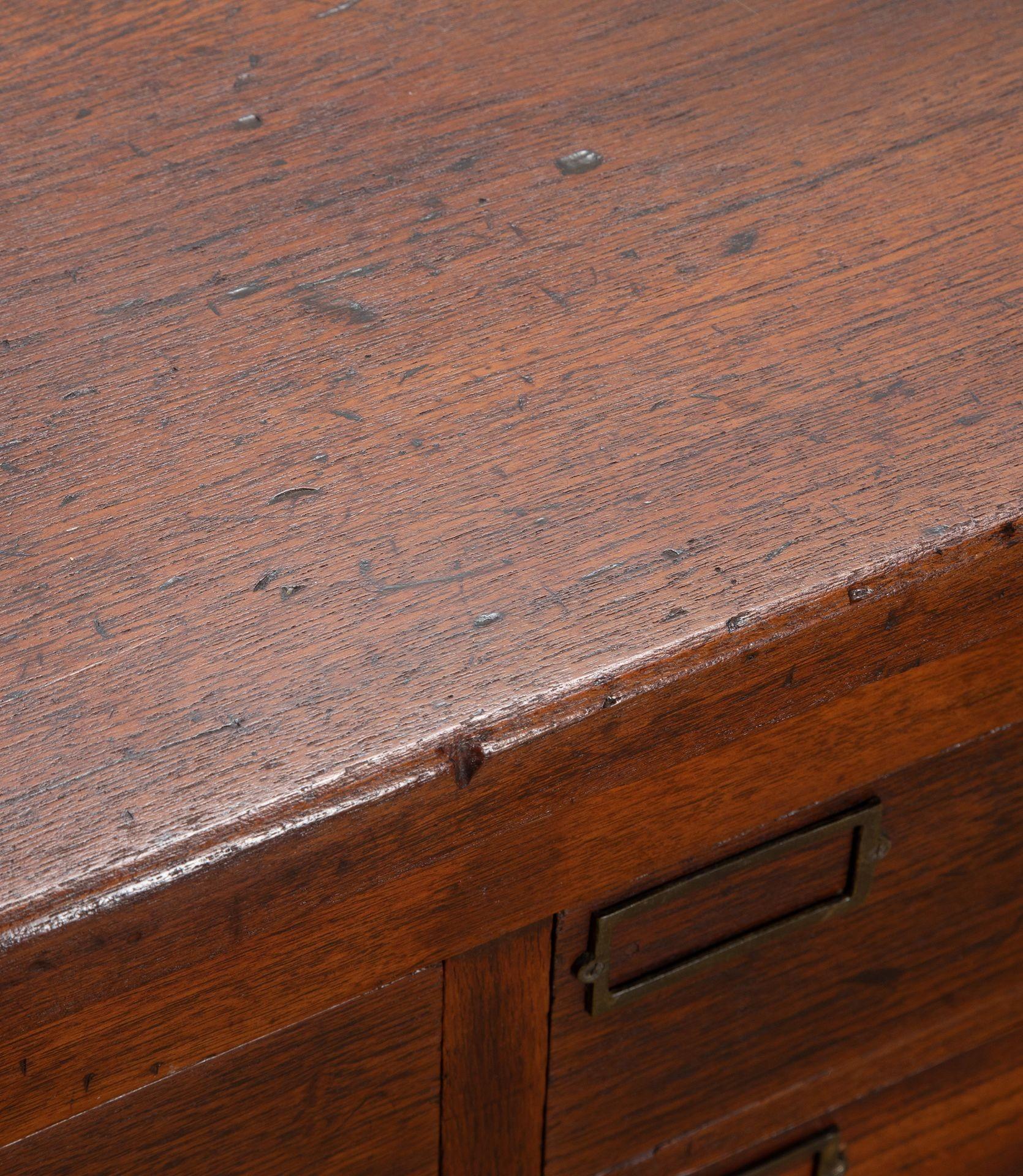 Banca di cassetti in teak dei primi del Novecento In condizioni buone in vendita a Gloucestershire, GB