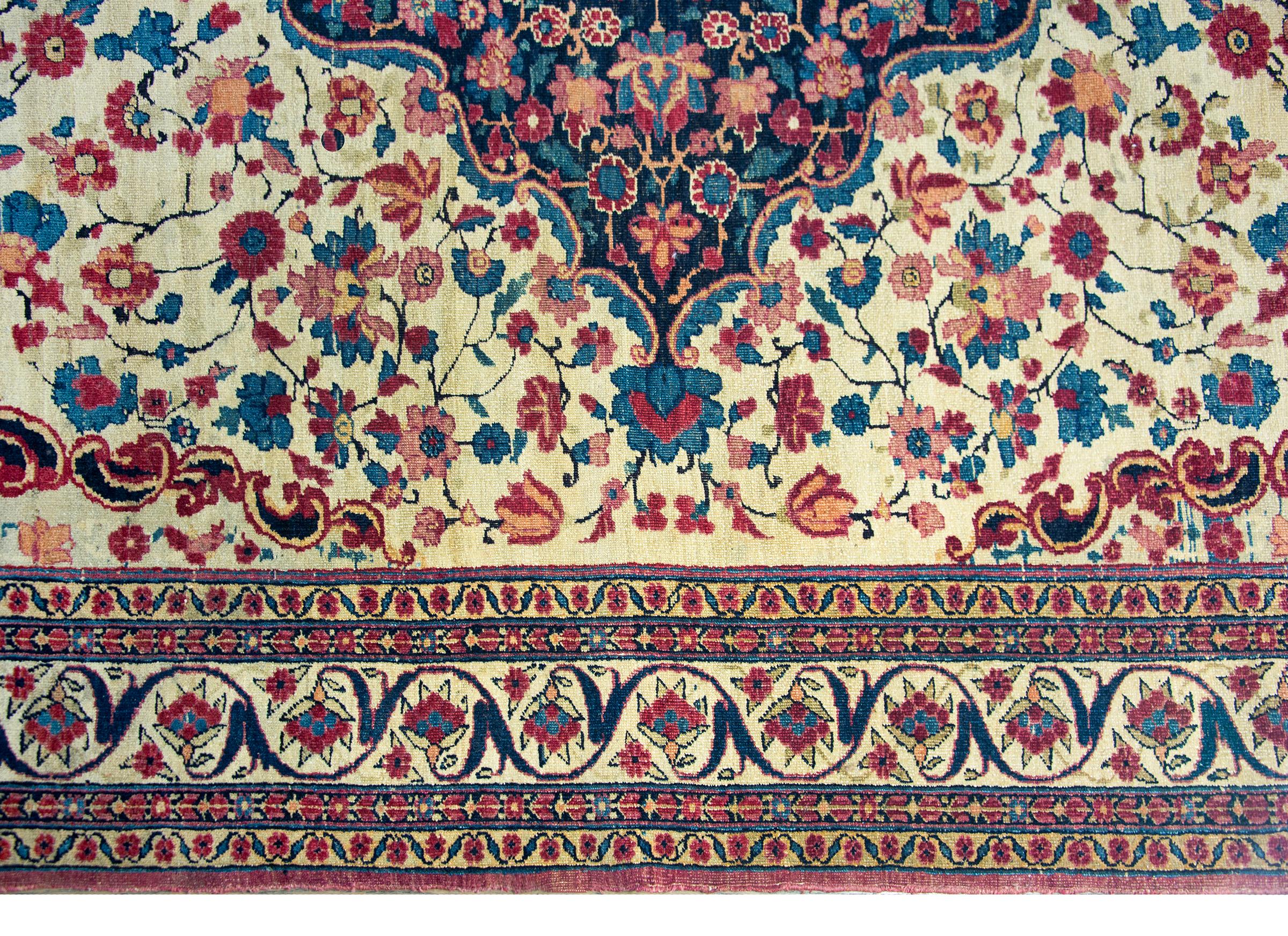Teheran-Teppich des frühen 20. Jahrhunderts (Persisch) im Angebot