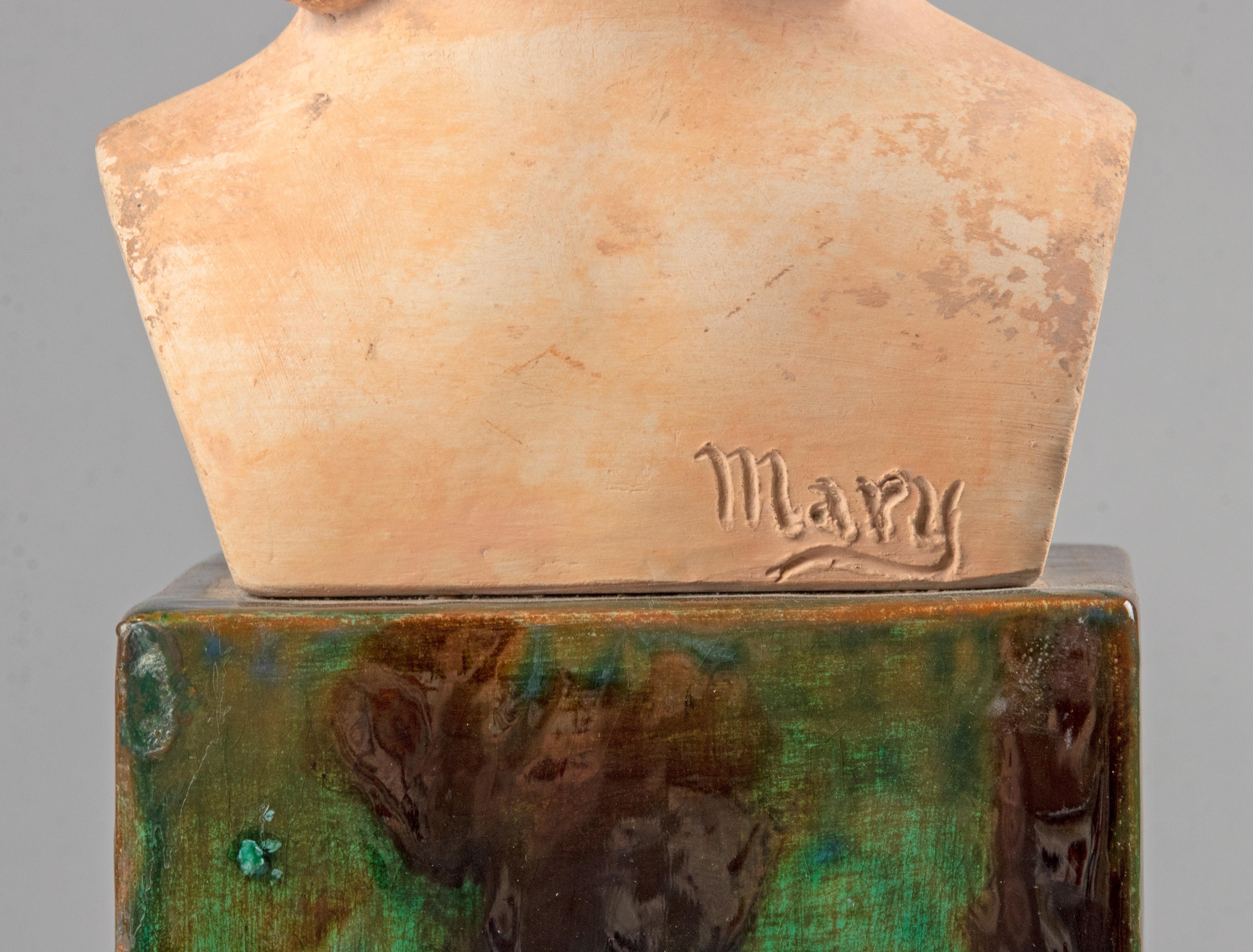 Terrakotta-Büstenporträt eines Kindes aus dem frühen 20. Jahrhundert, signiert Mary im Angebot 4