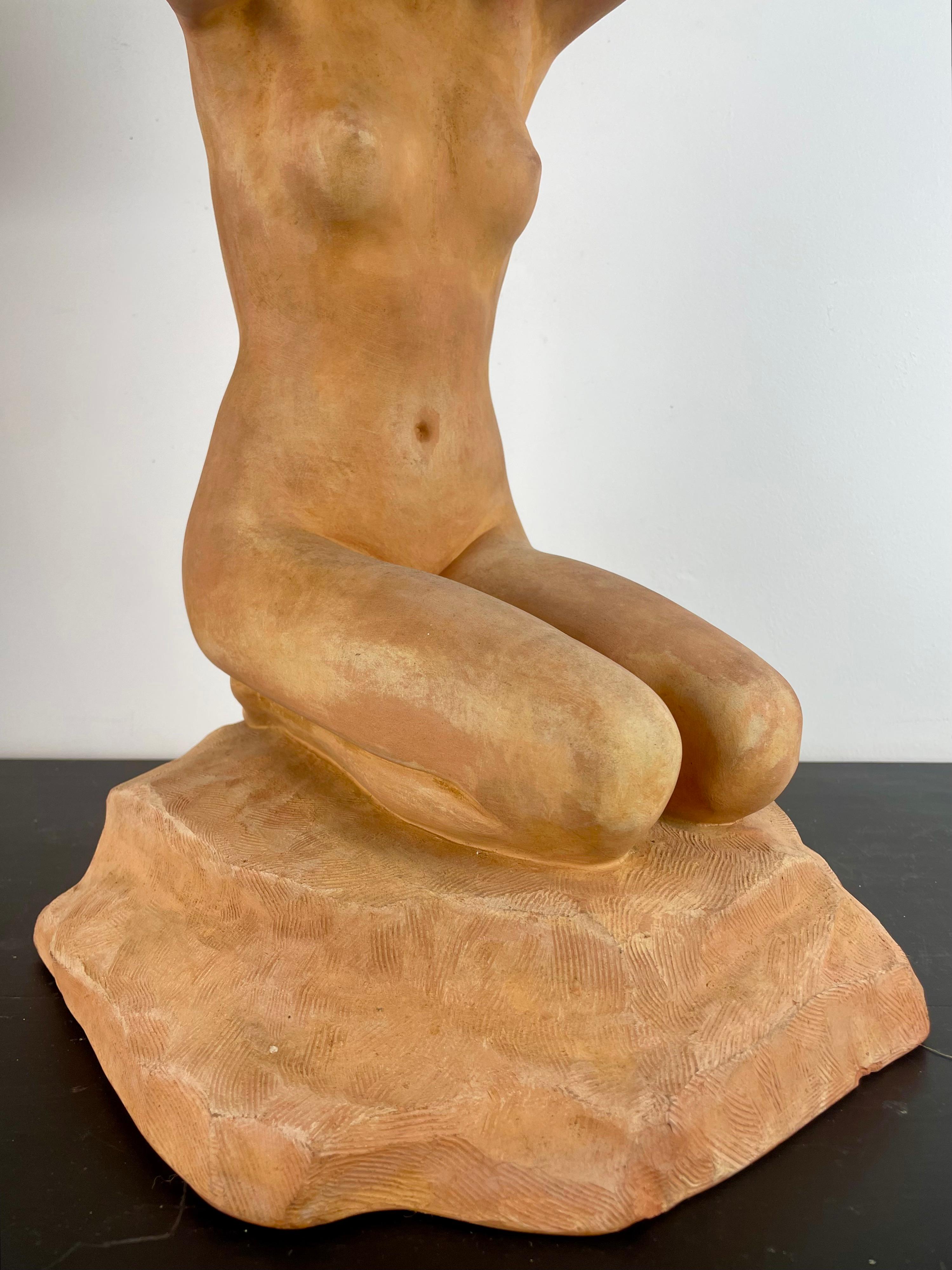 Französische Terrakotta-Skulptur einer nackten Frau „Premiere Faute“ -  von LAMI - Jugendstil im Angebot 1