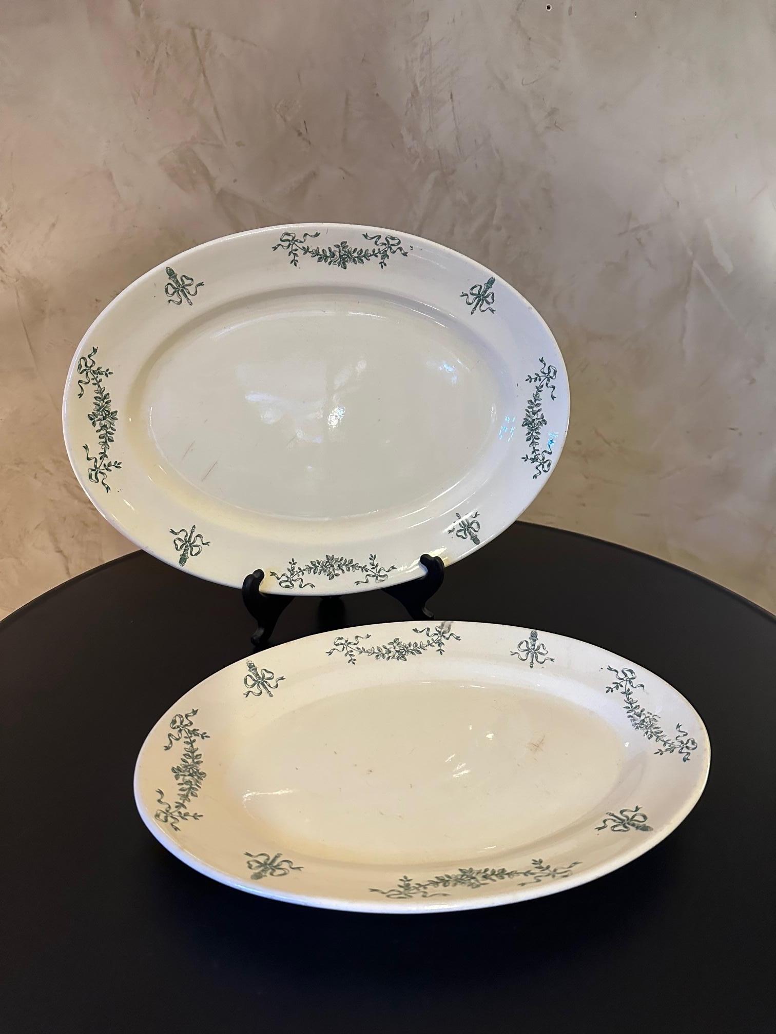 Début du 20ème siècle Service de modèle en porcelaine de Longchamp pour Terre de Fer du début du 20e siècle