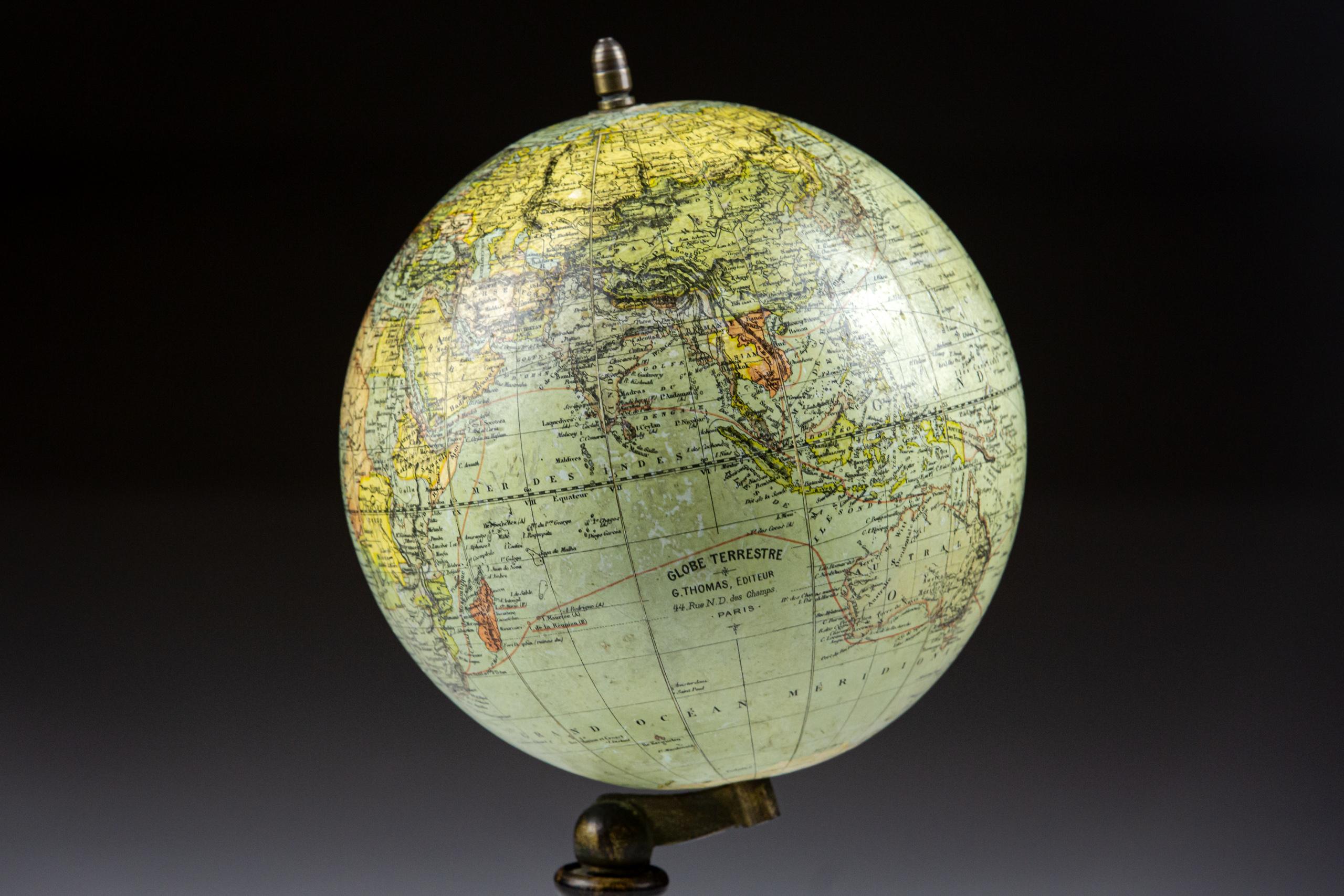 Early 20th Century Terrestrial Globe by G. Thomas Paris For Sale 1