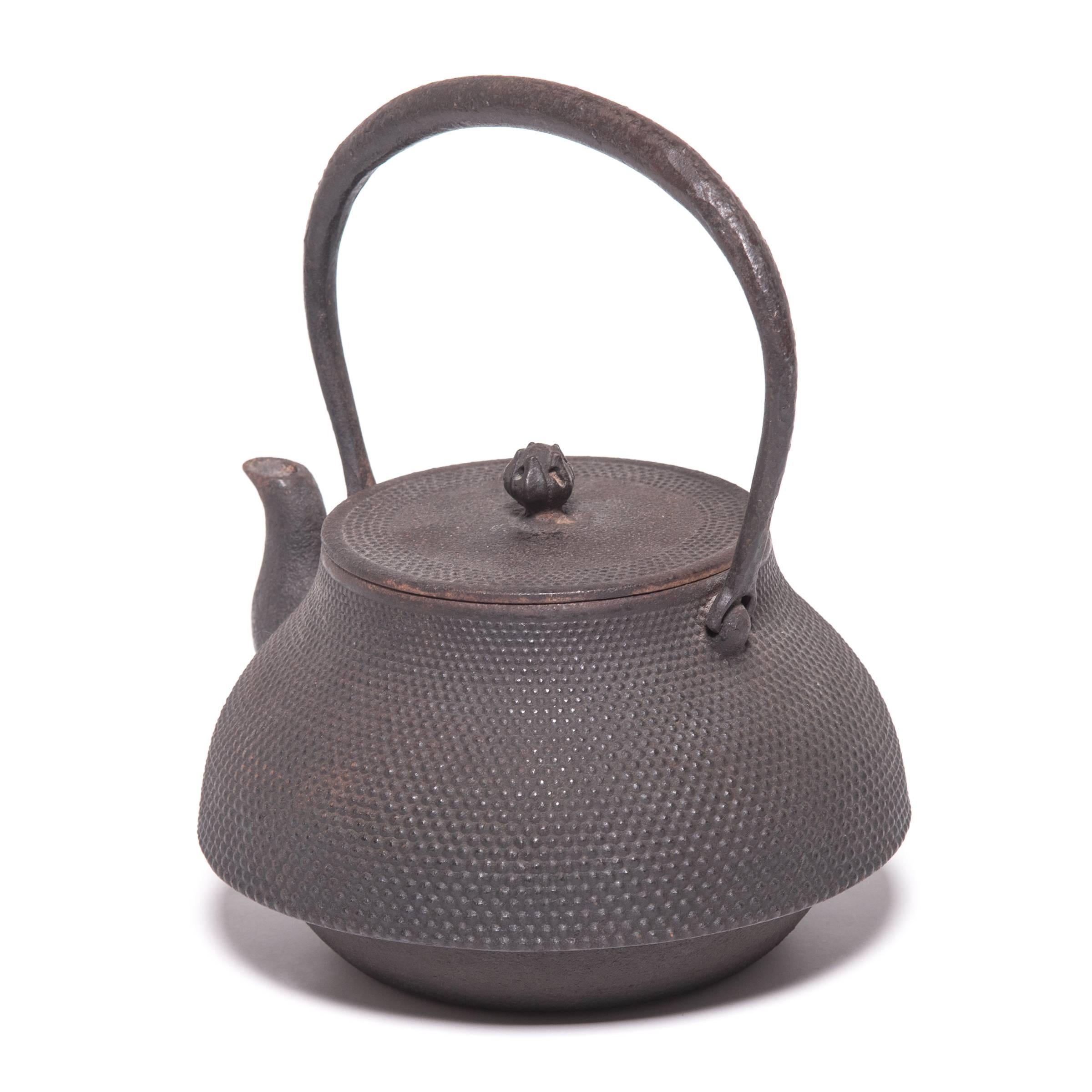 Textured Japanese Tetsubin Teapot with Lotus Bud Knob, c. 1900 In Good Condition For Sale In Chicago, IL