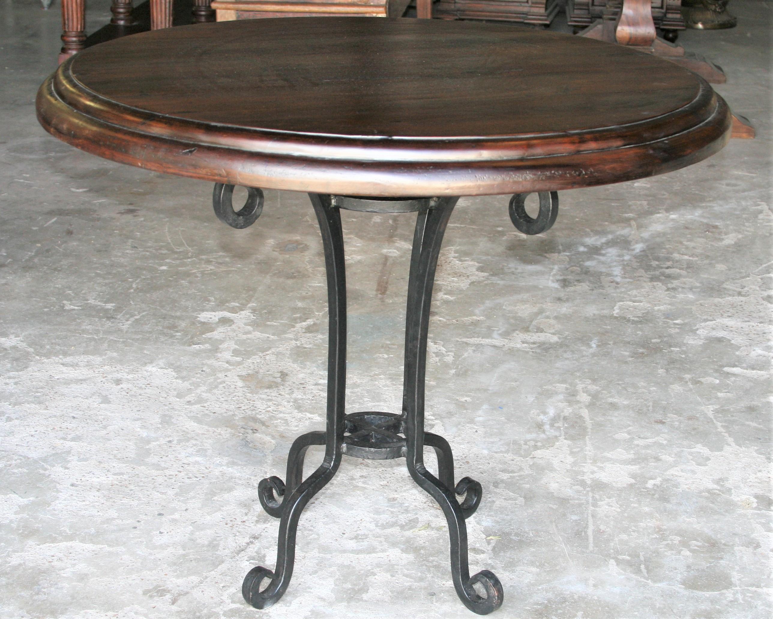 table with center support