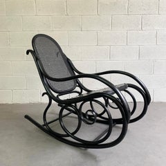 Thonet Schaukelstuhl aus Bugholz:: frühes 20. Jahrhundert