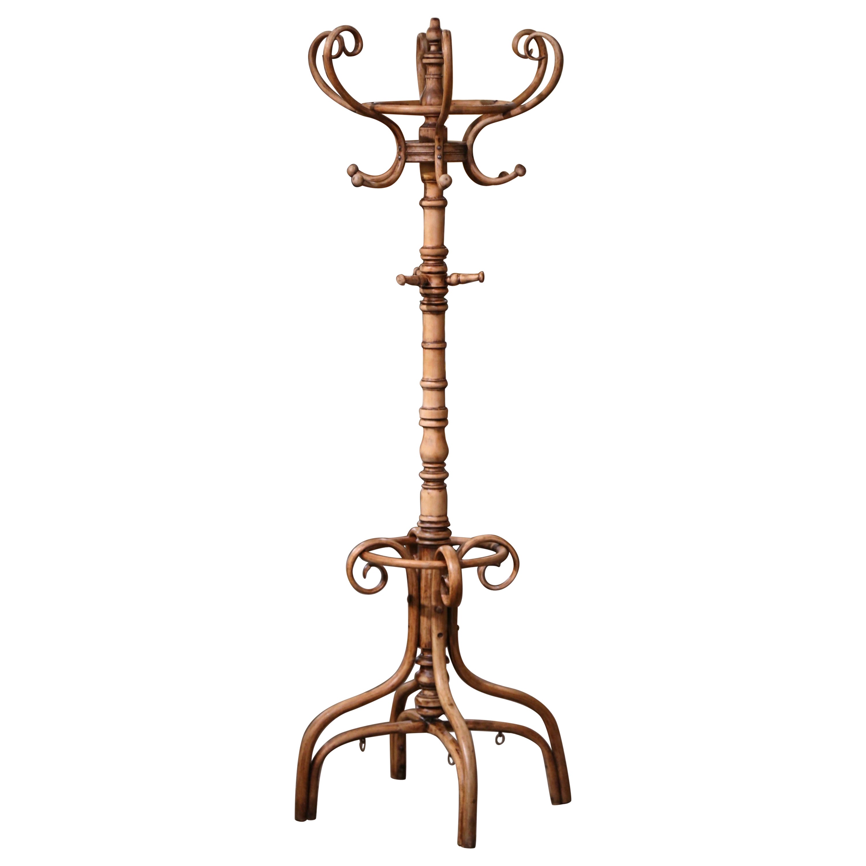 Début du 20ème siècle, style Thonet, arbre à manteau pivotant en bois blanchi. en vente