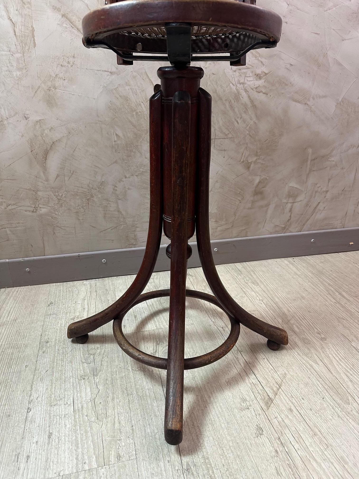 Début du 20ème siècle Fauteuil pivotant de Child & Child, début du 20e siècle, Thonet, années 1900 en vente