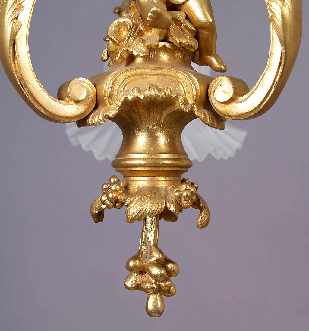 Early 20th Century Three-Arm Gilded Bronze Chandelier with Cupid For Sale 4