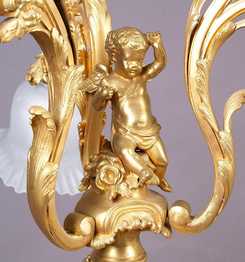 Early 20th Century Three-Arm Gilded Bronze Chandelier with Cupid For Sale 2