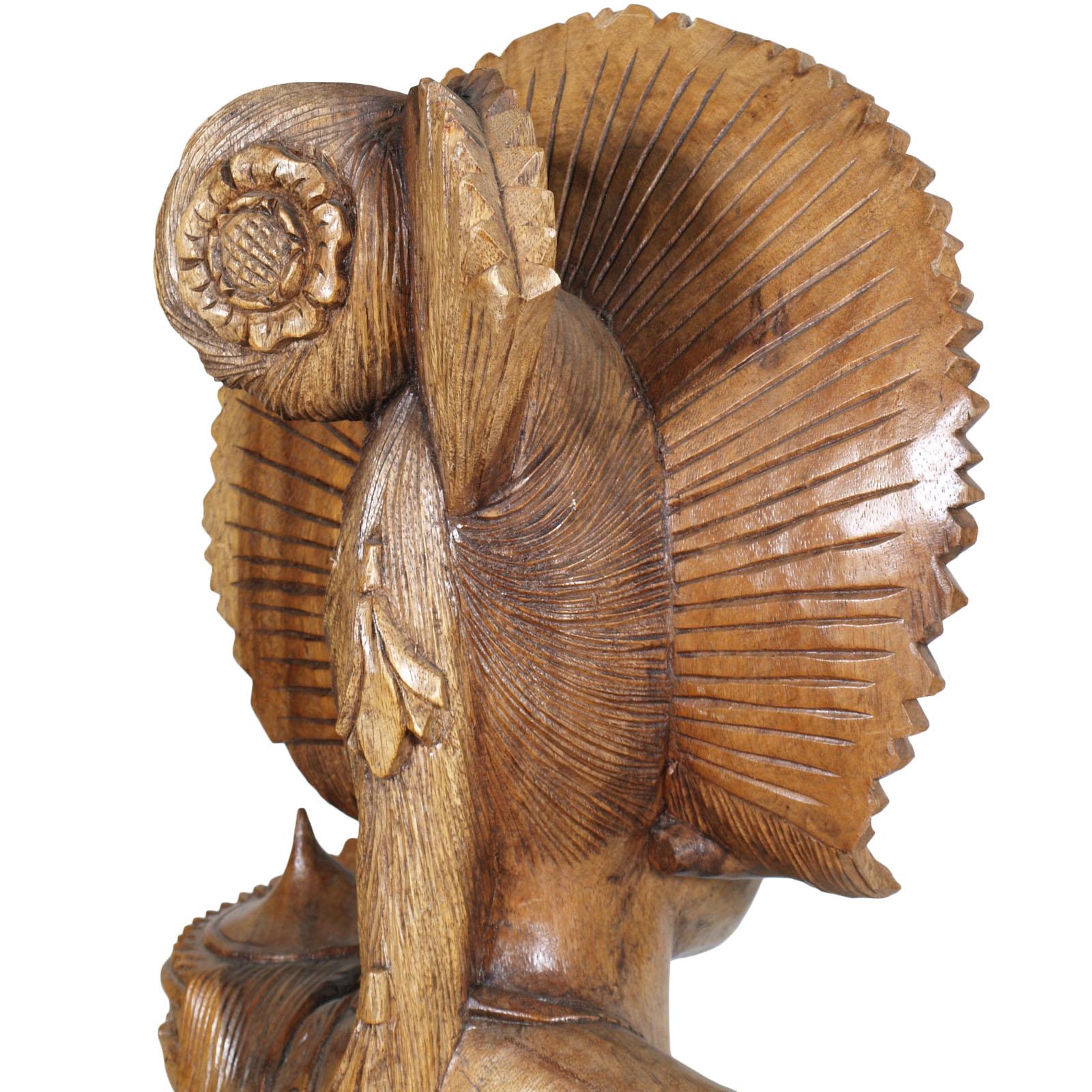 Legno Tre divinità indù del Siam dell'inizio del XX secolo, legno duro esotico intagliato a mano in vendita