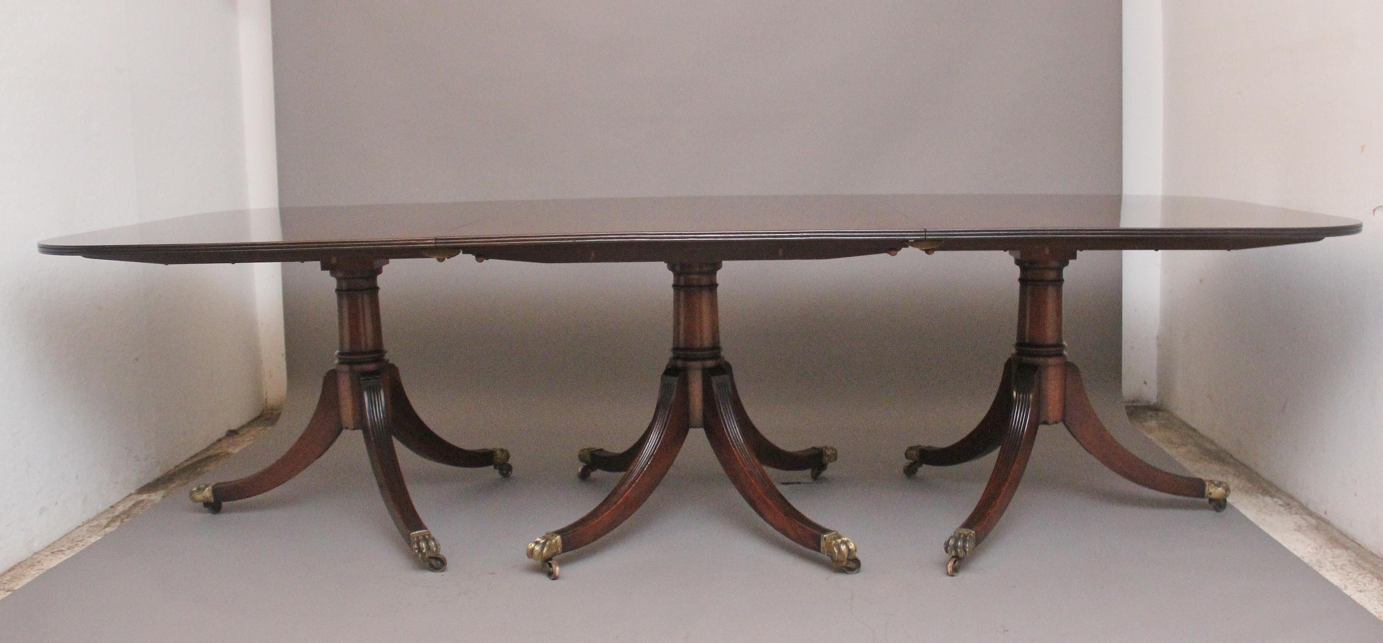 Georgian Early 20th Century three pedestal dining table For Sale