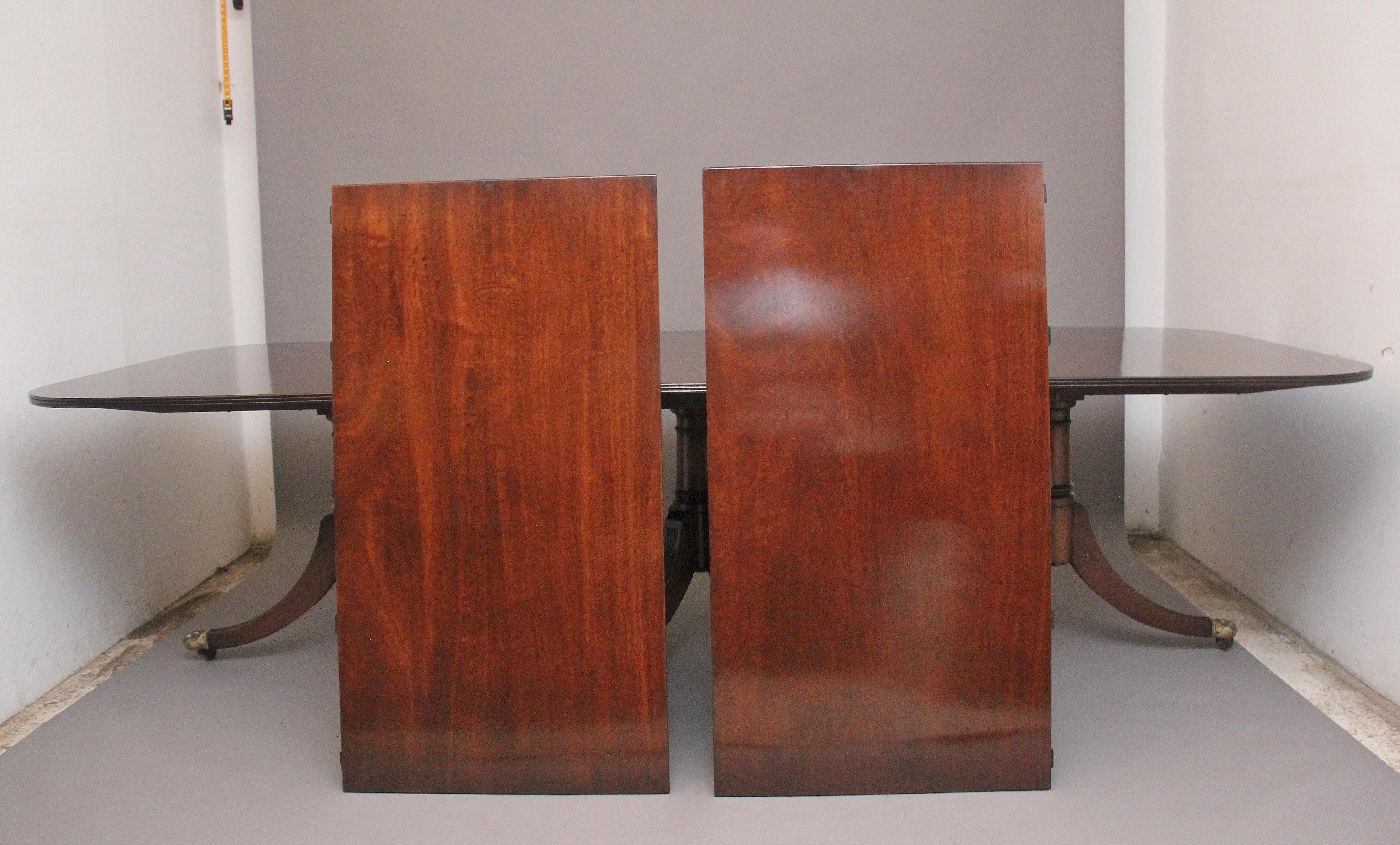 British Early 20th Century three pedestal dining table For Sale