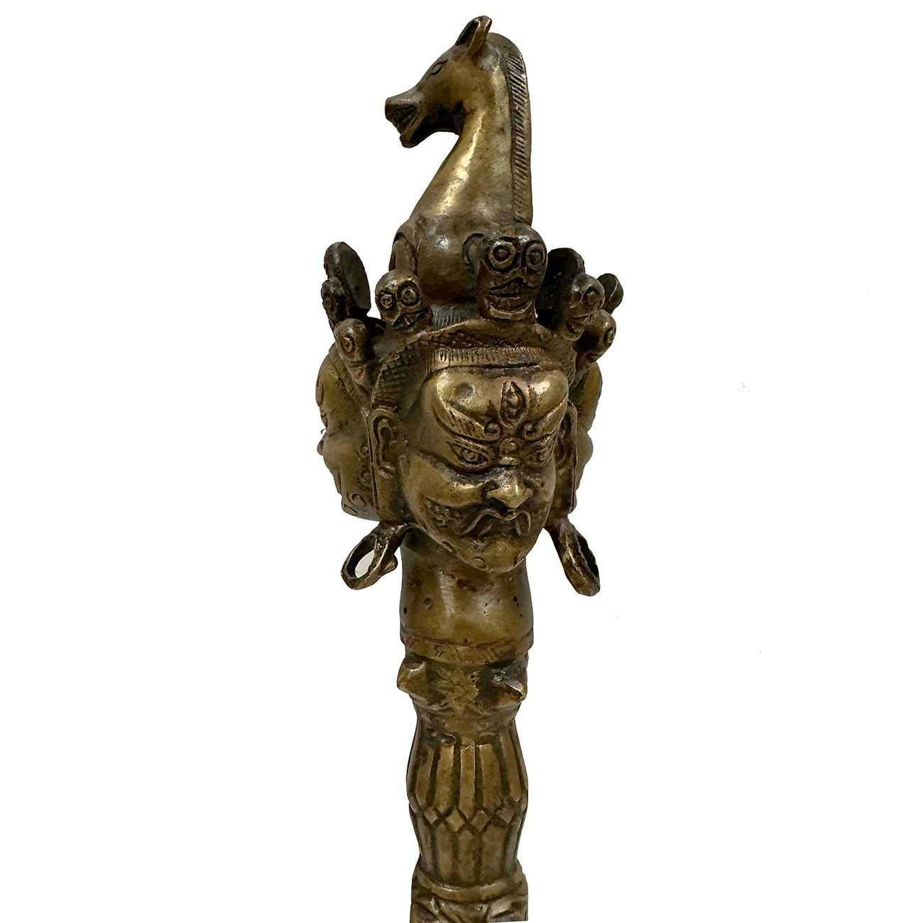 Frühes 20. Jahrhundert Tibetische Bronzd Hayagriva Phurba im Angebot 5