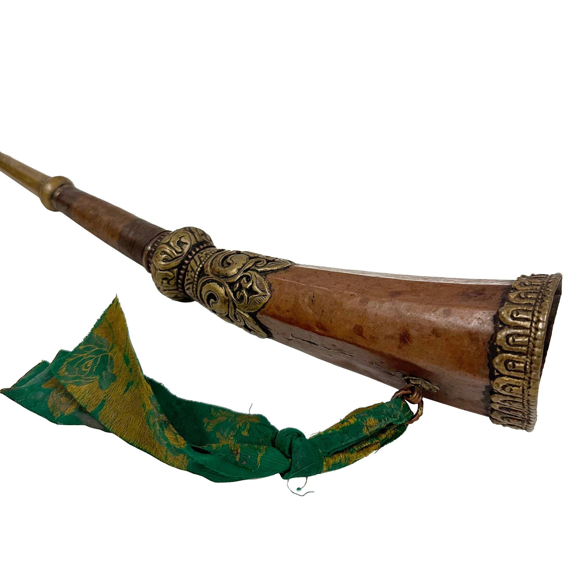 Early 20th Century Tibetan Handcrafted Buddhist Festival Trumpet For Sale 4
