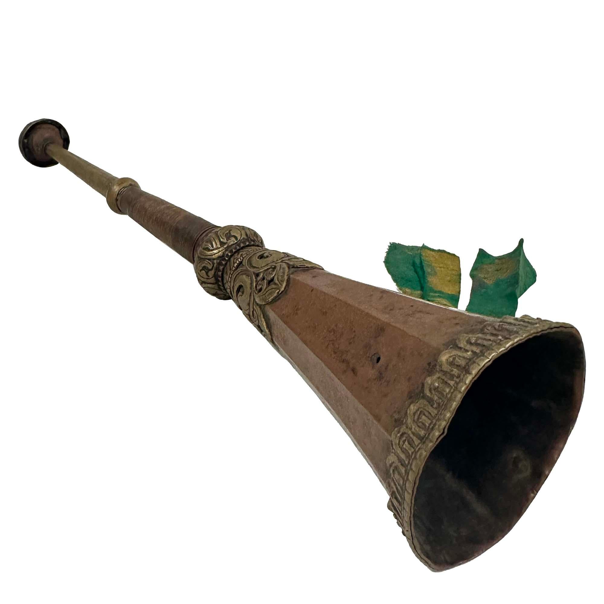Early 20th Century Tibetan Handcrafted Buddhist Festival Trumpet For Sale 5