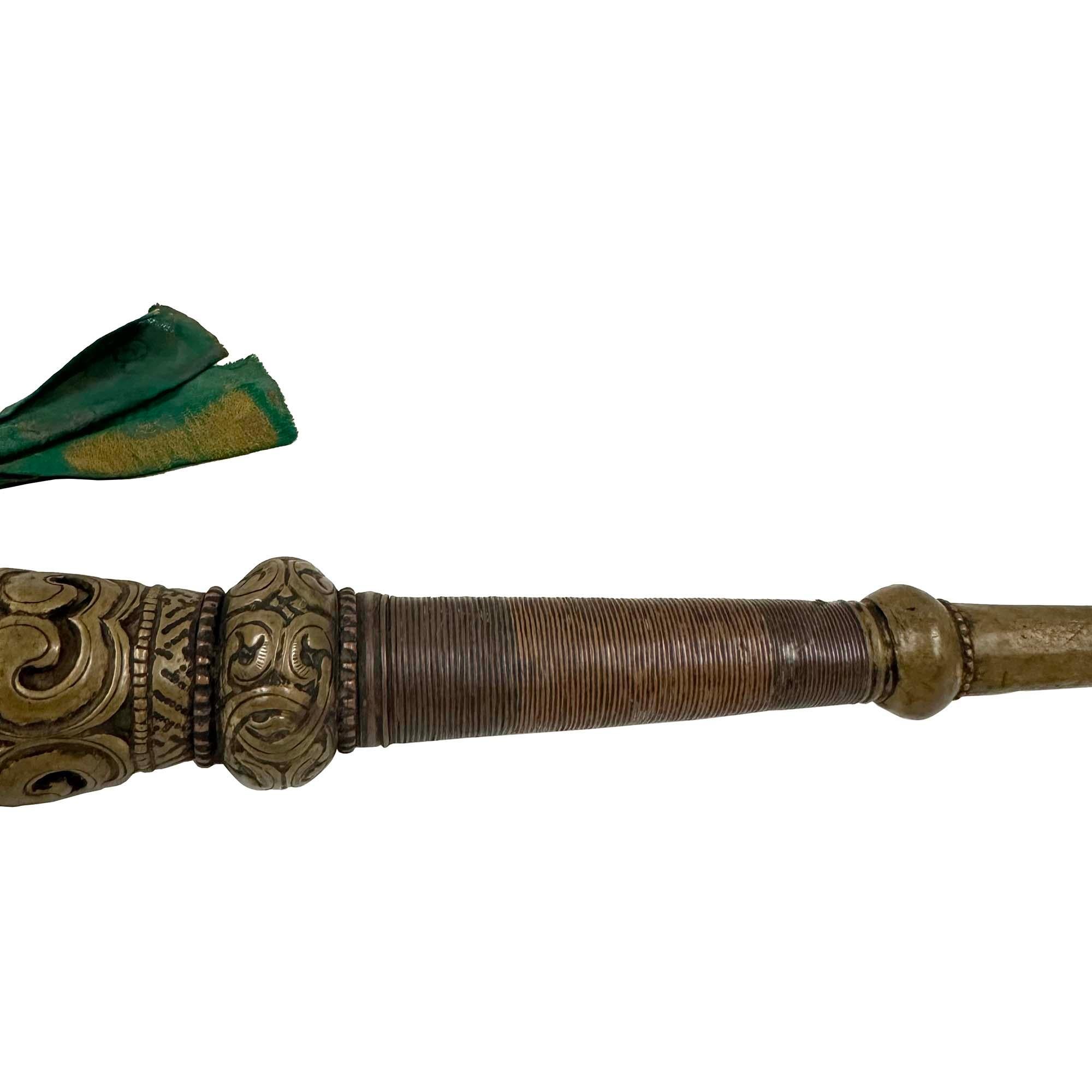 Chinese Export Early 20th Century Tibetan Handcrafted Buddhist Festival Trumpet For Sale