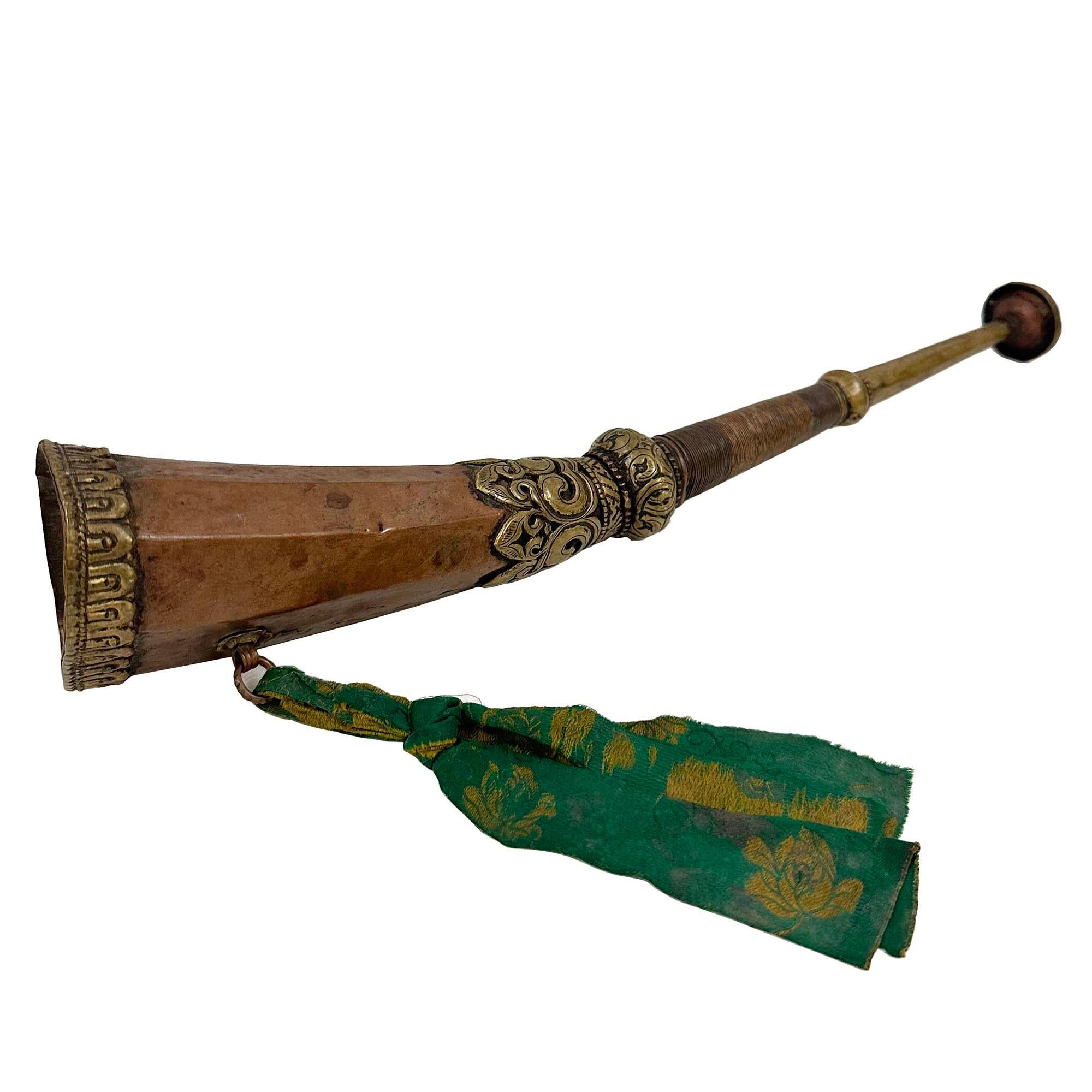 Early 20th Century Tibetan Handcrafted Buddhist Festival Trumpet In Good Condition For Sale In Pomona, CA