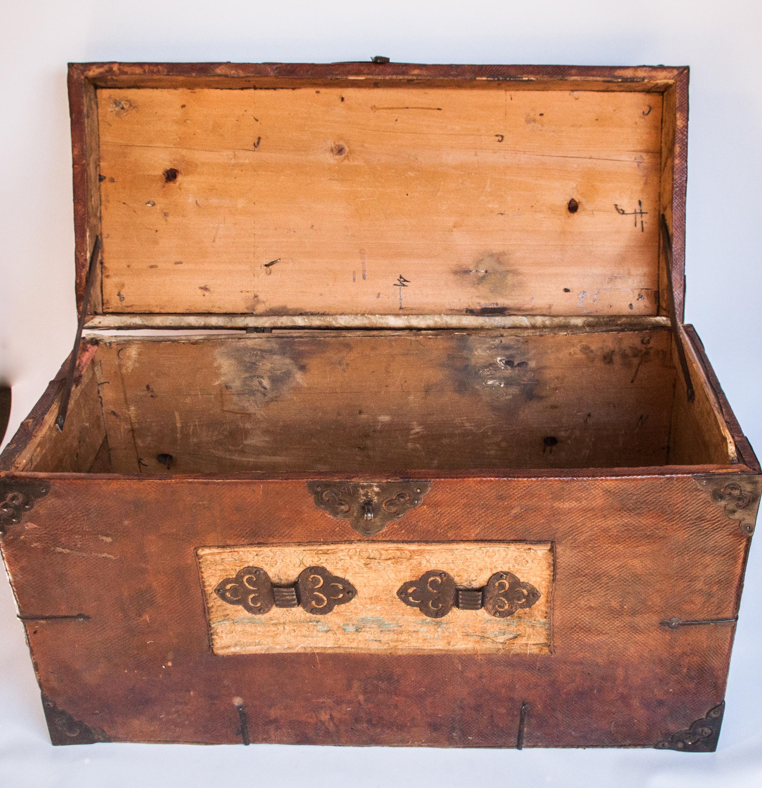 Early 20th Century Tibetan Leather Chest with (distressed) Silk Tapestry Panels In Fair Condition In Point Richmond, CA