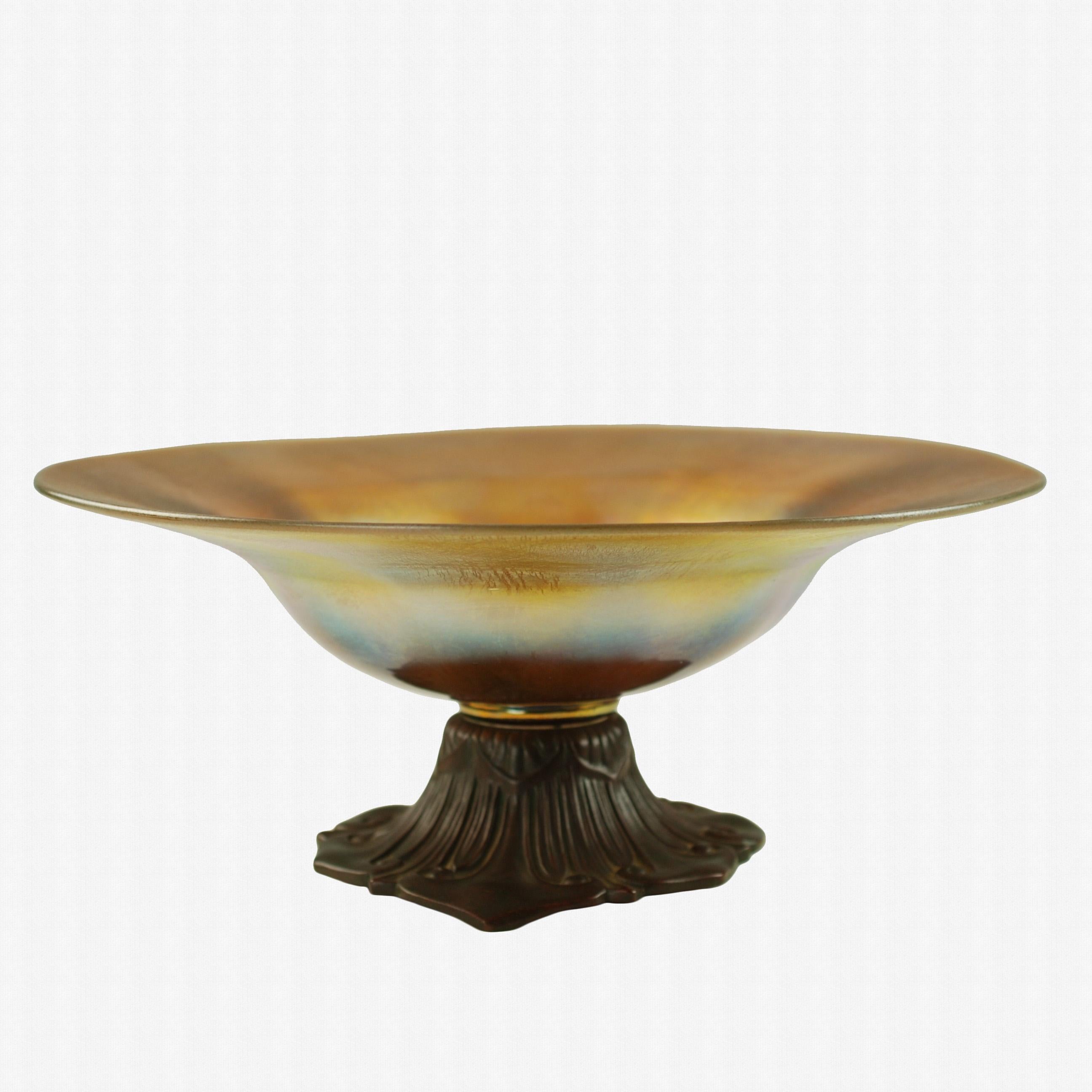 Art Nouveau Early 20th Century Tiffany Favrile Art Glass Console Bowl with Bronze Base