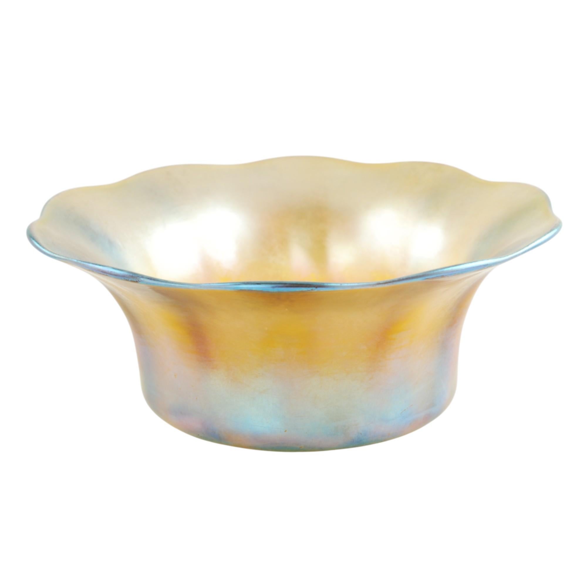 Art nouveau Service de cinq pièces en verre Favrile Tiffany du début du 20e siècle en vente