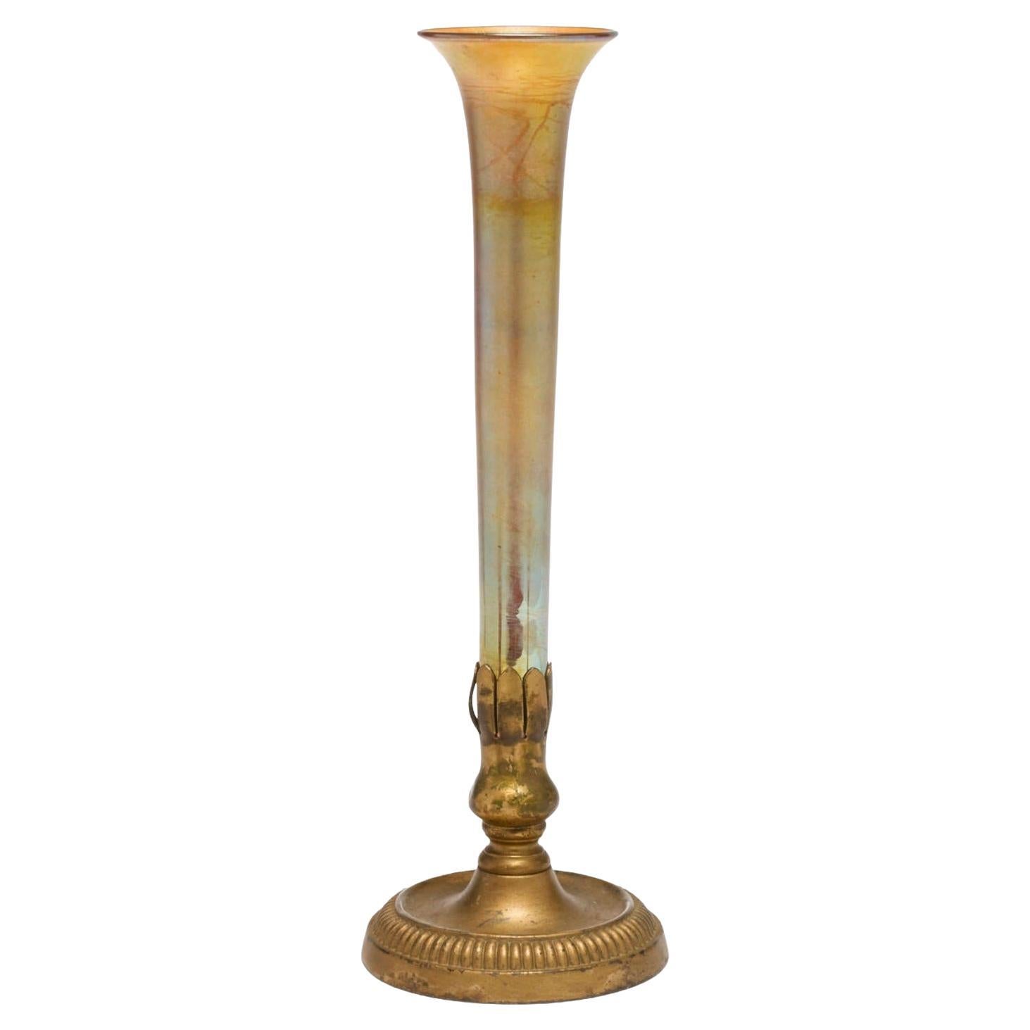 Vaso in bronzo patinato e vetro di Favrile di Tiffany Furnaces dei primi del Novecento in vendita