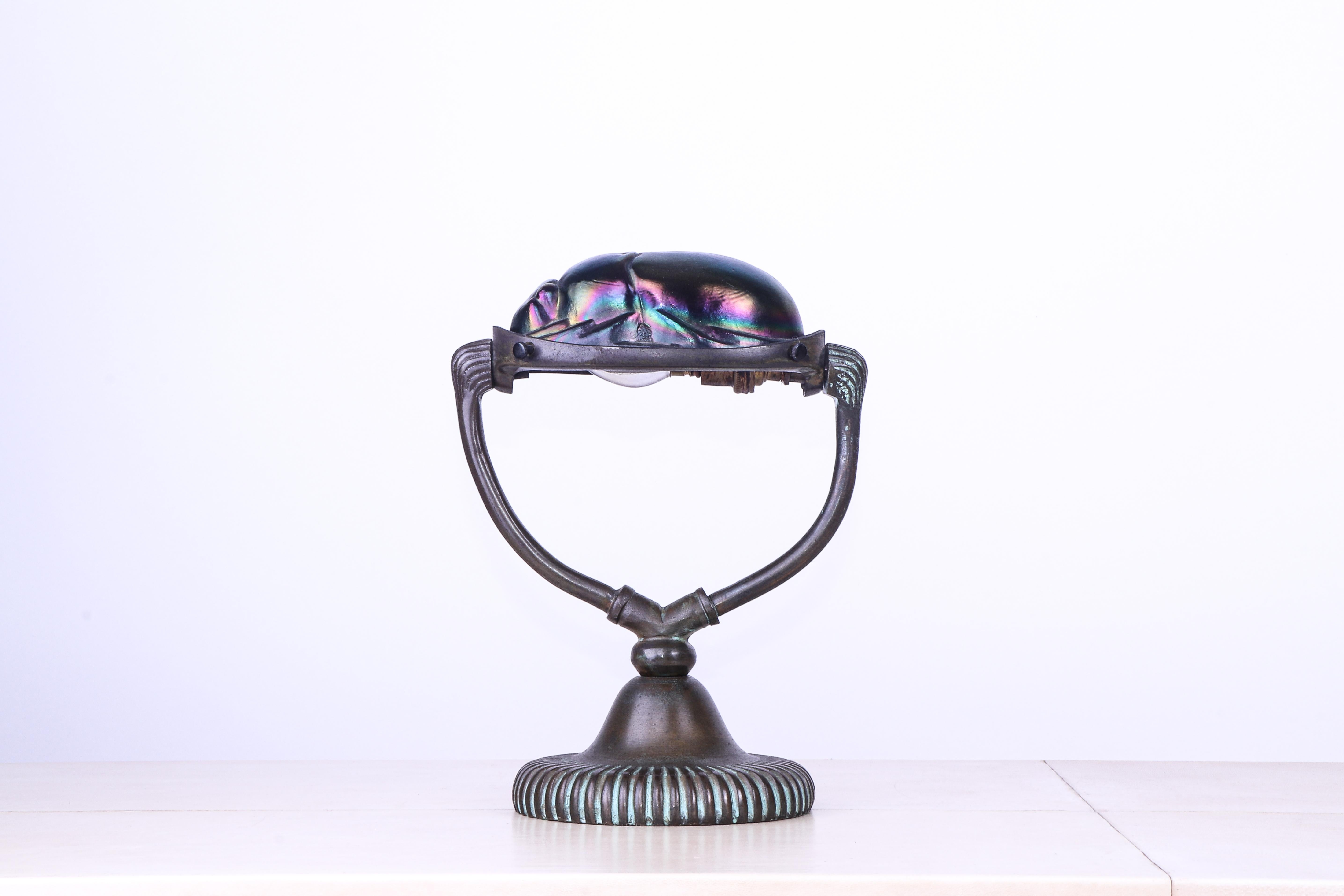 Art Nouveau Early 20th Century Tiffany Style Scarab Lamp in Bronze and Glass