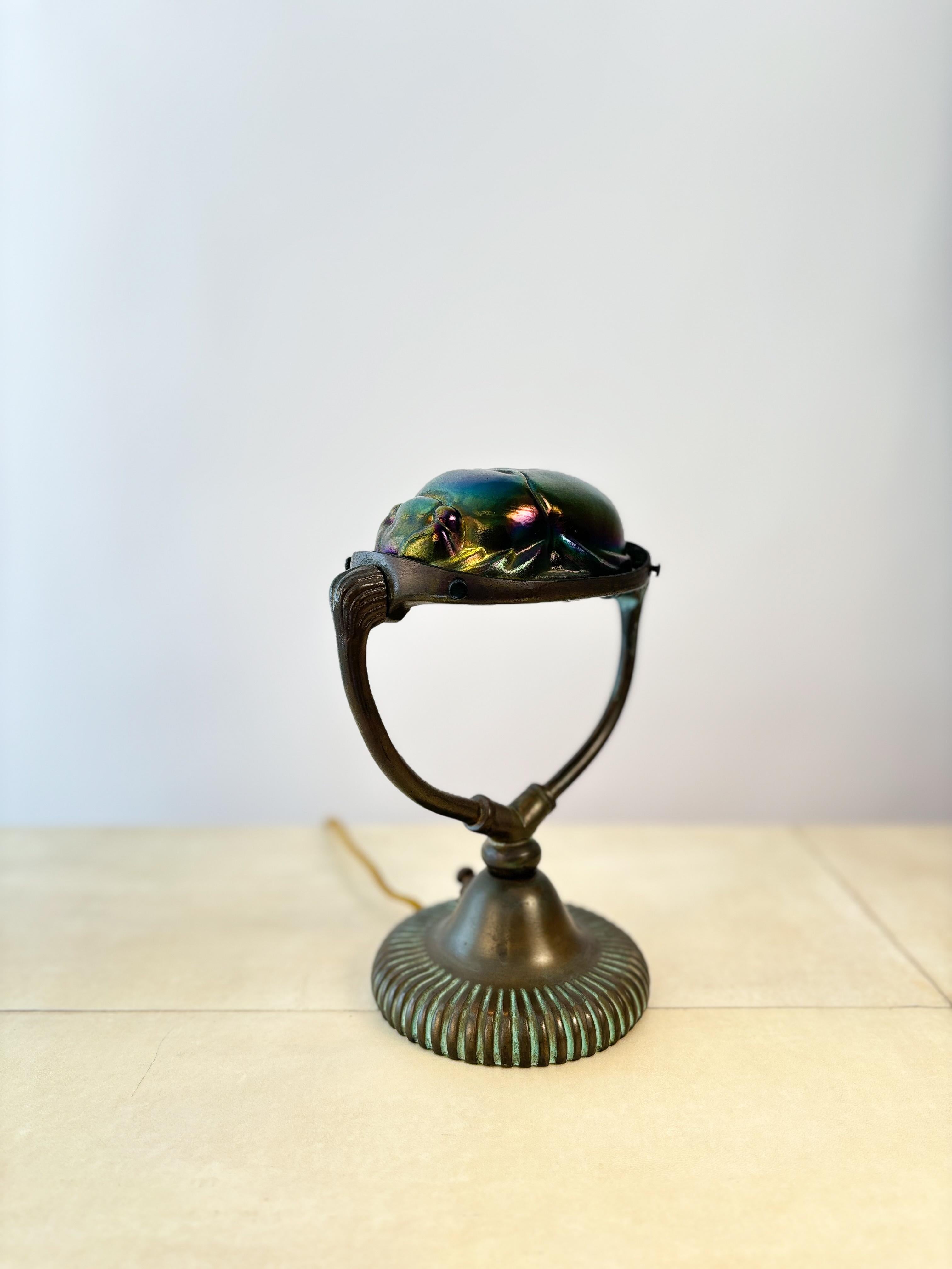 Early 20th Century Tiffany Style Scarab Lamp in Bronze and Glass 4
