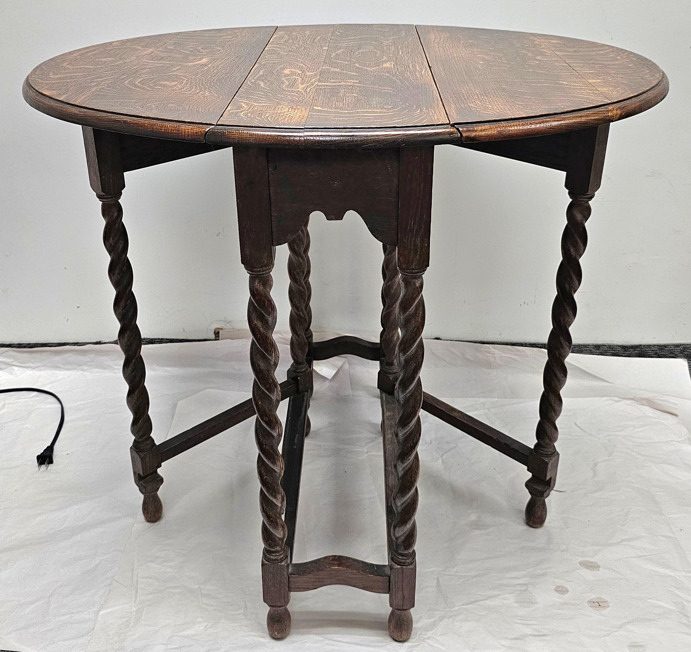 An Early 20th Century Tiger Oak Barley Twist Gateleg Dropleaf Oval Side Table.
Measures 9.5