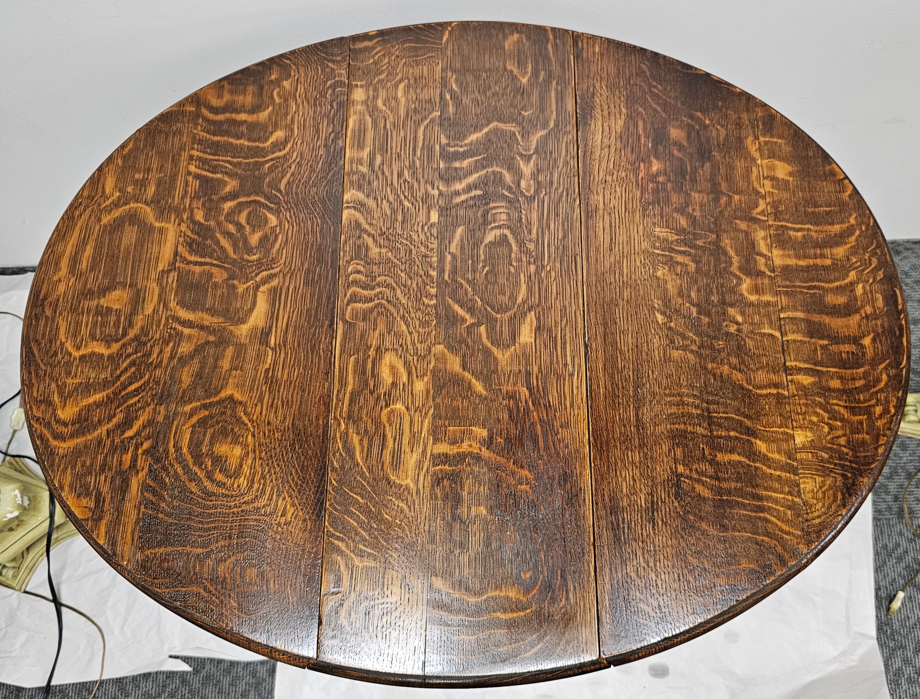 American Early 20th Century Tiger Oak Barley Twist Gateleg Dropleaf Oval Side Table For Sale