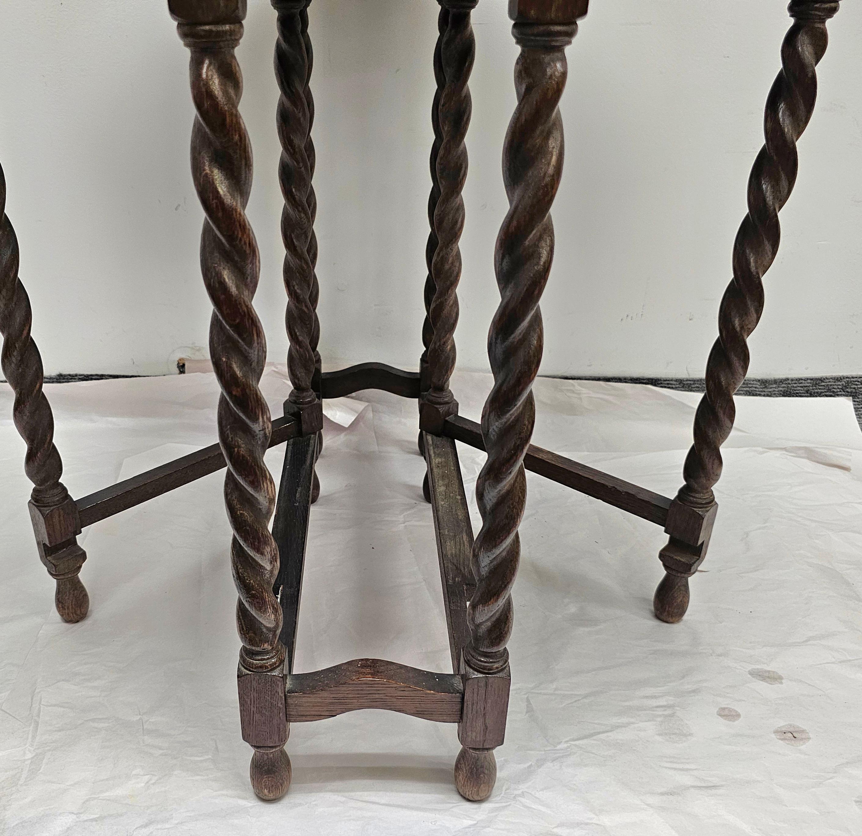 Stained Early 20th Century Tiger Oak Barley Twist Gateleg Dropleaf Oval Side Table For Sale