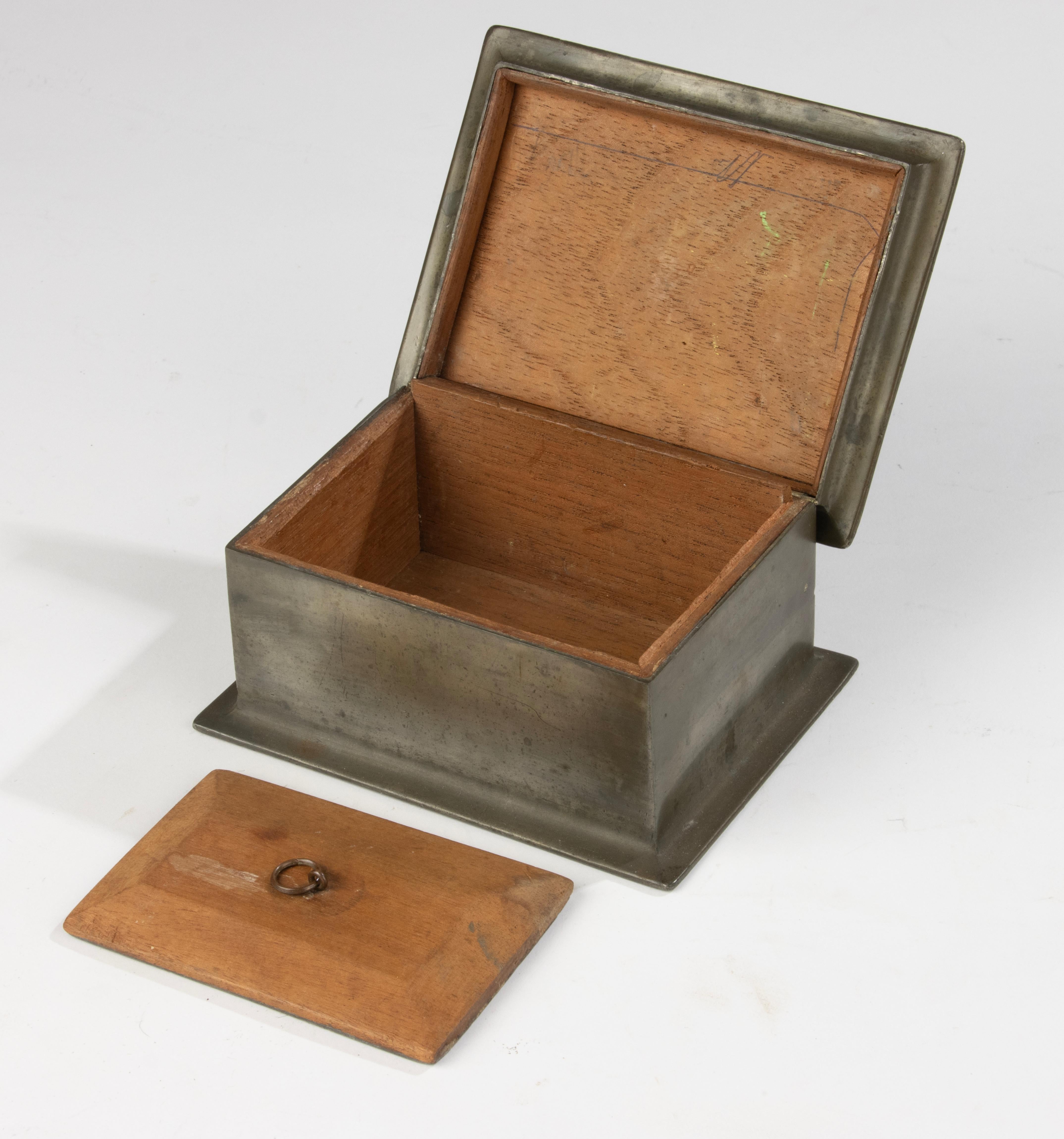 Metallo Scatola per tabacco dell'inizio del XX secolo - Tudric per Liberty & Co. in vendita