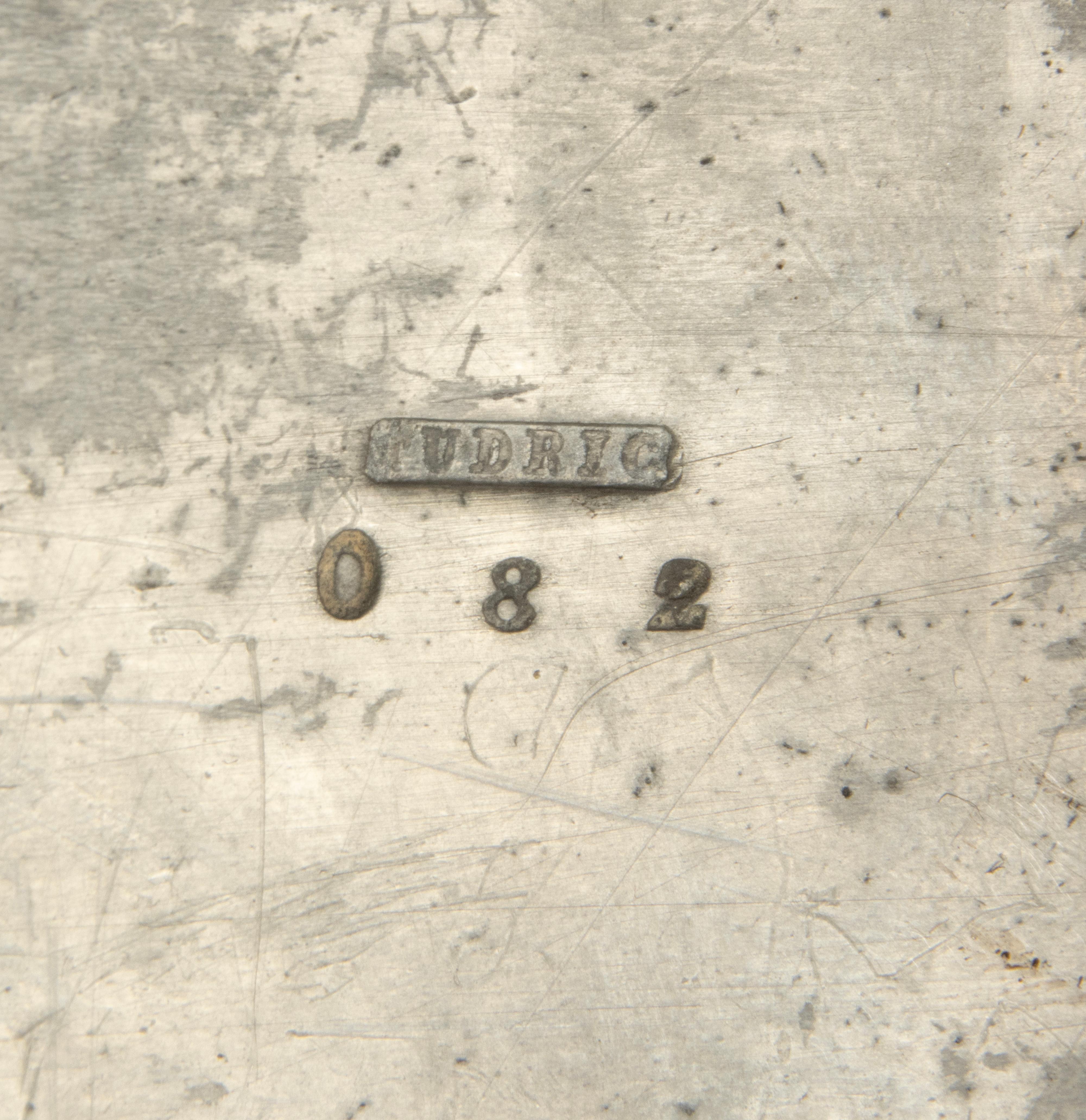 Scatola per tabacco dell'inizio del XX secolo - Tudric per Liberty & Co. in vendita 1