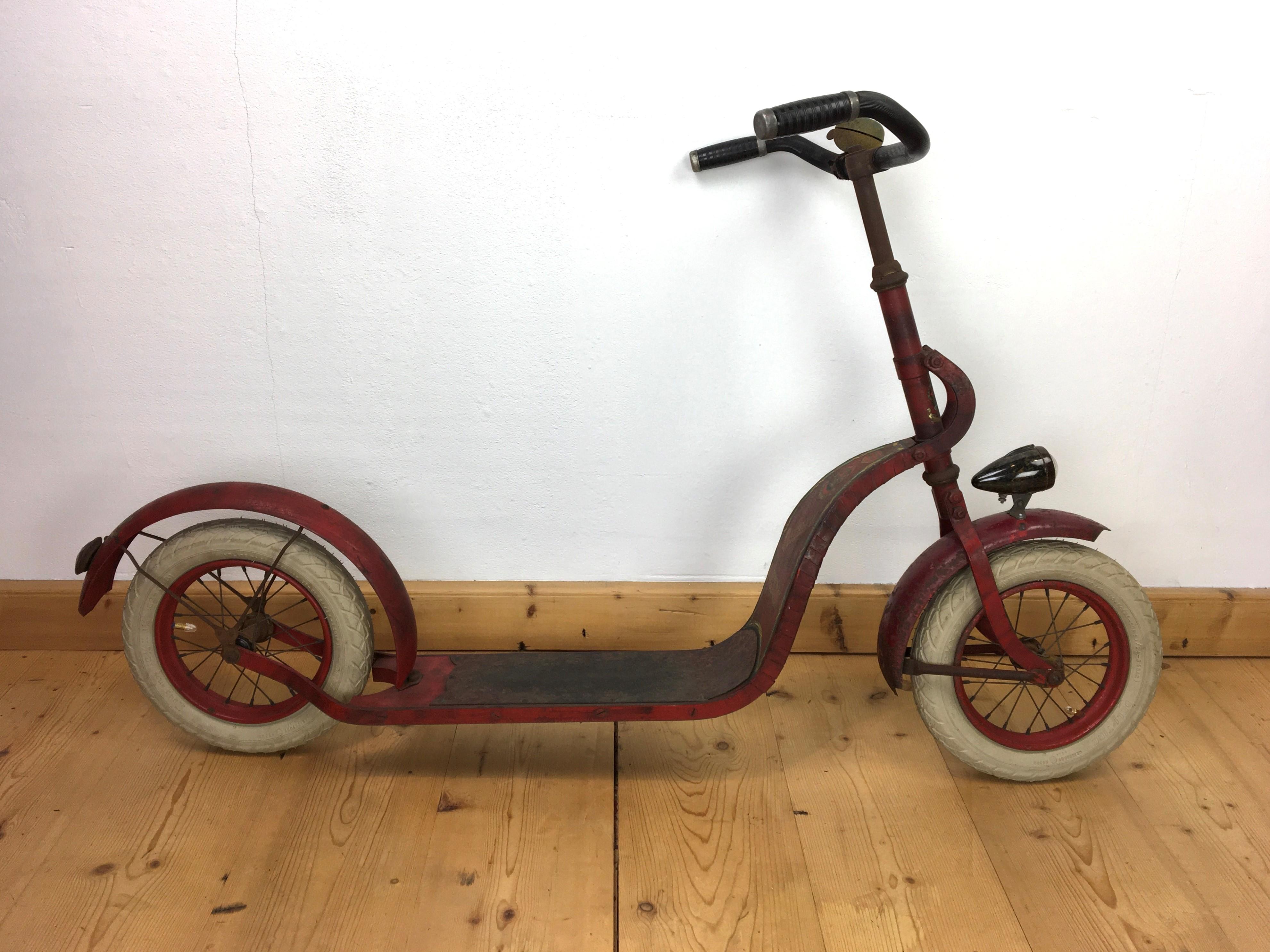 Frühe 20. Jahrhundert Spielzeug Schritt, Schritt Fahrrad im Angebot 8
