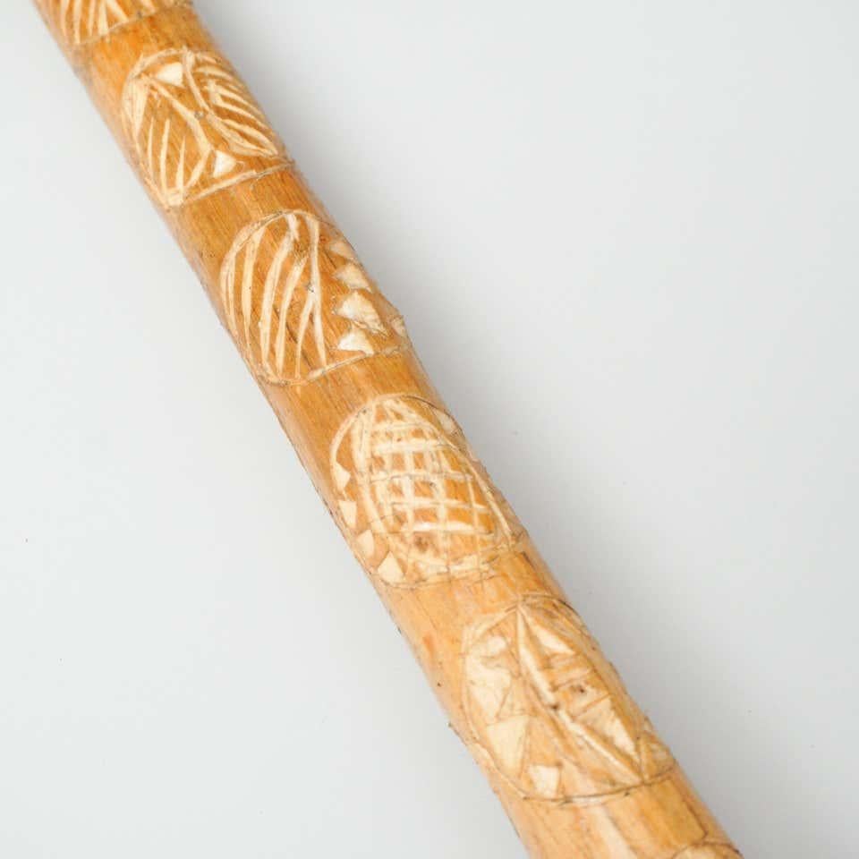 Early 20th Century Traditional Hand Carved Wood Walking Stick For Sale 3