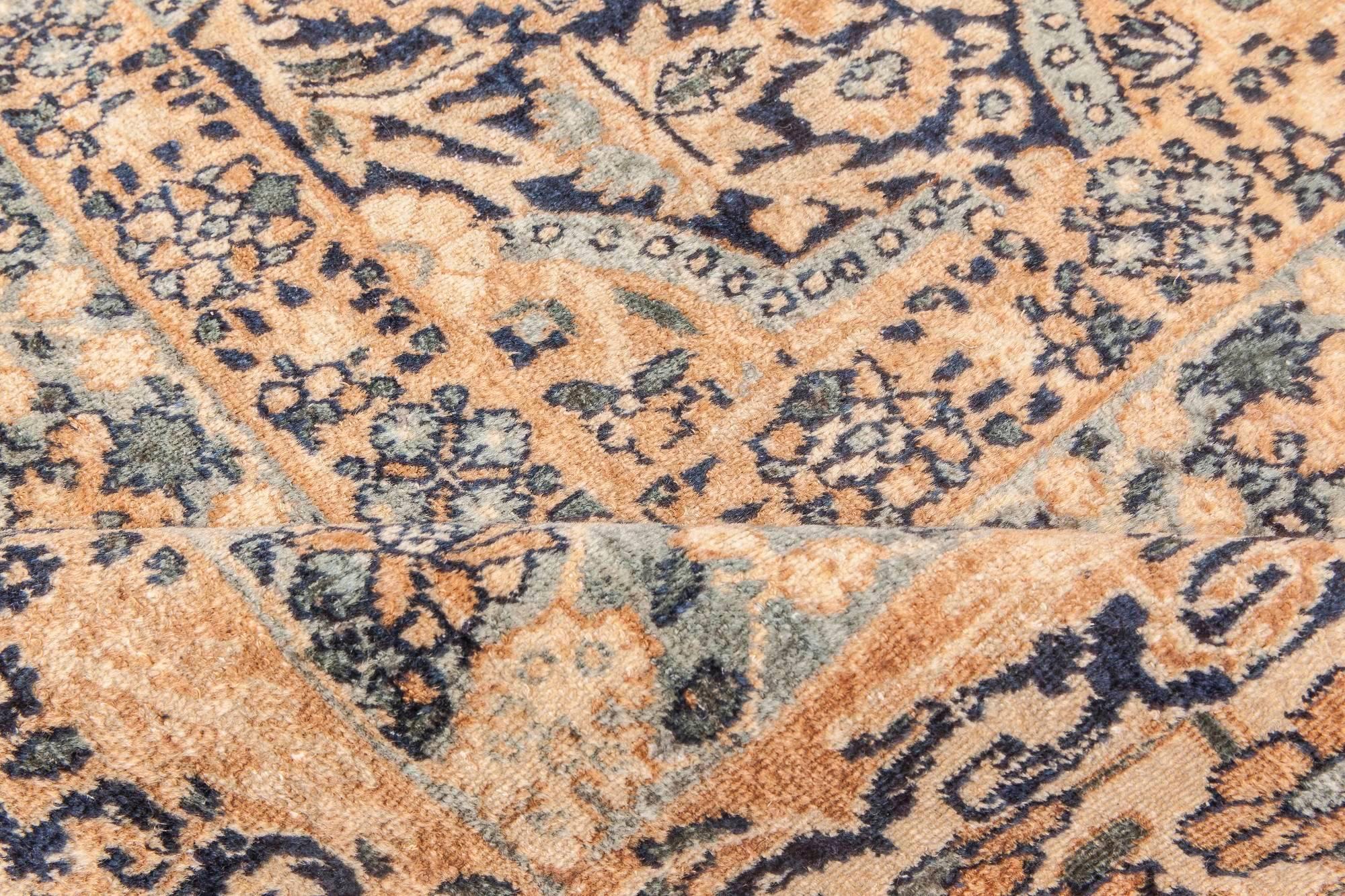 Early 20th century Persian Kirman rug
Size: 11'0
