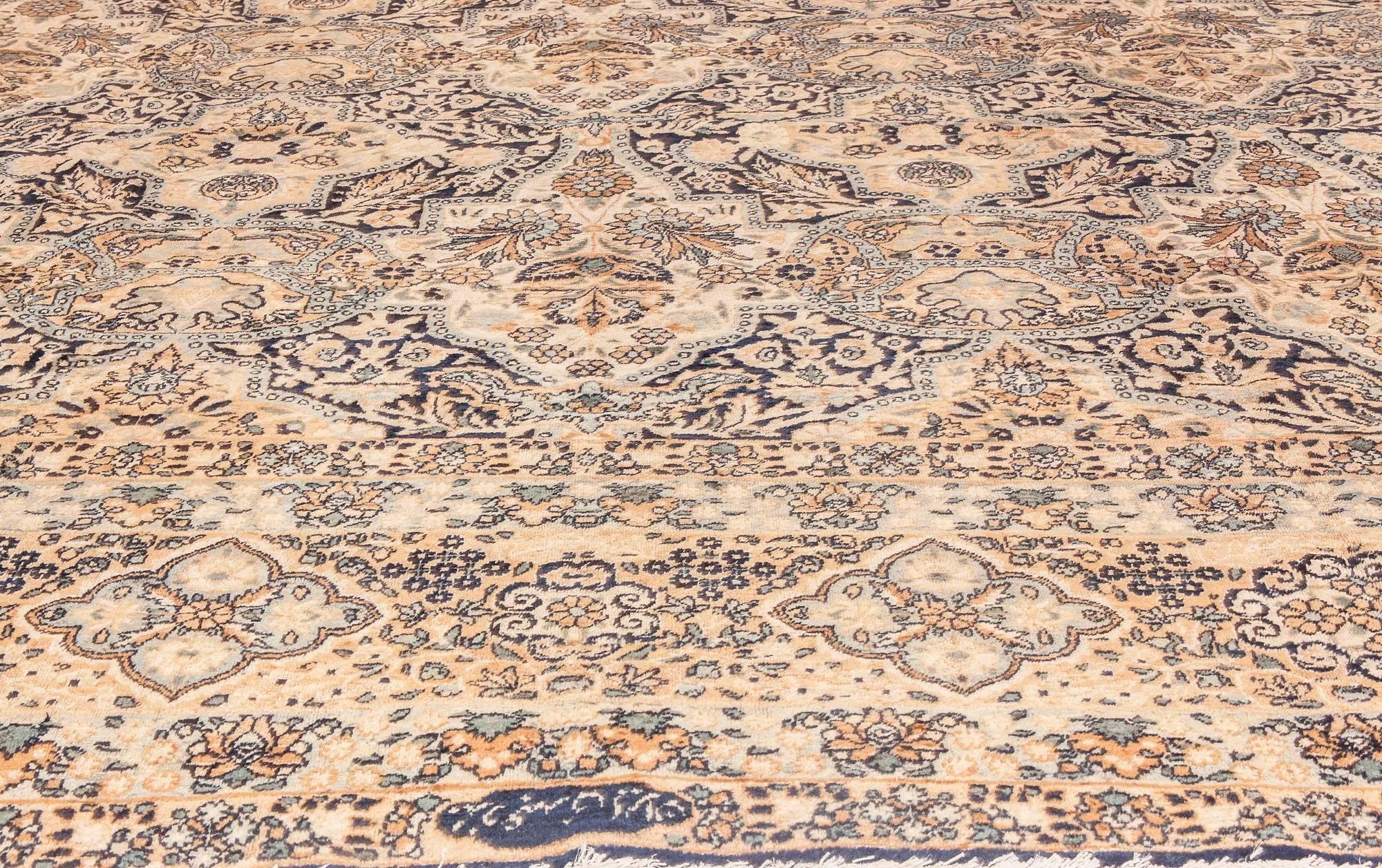 Early 20th Century Traditional Persian Kirman Rug In Good Condition For Sale In New York, NY