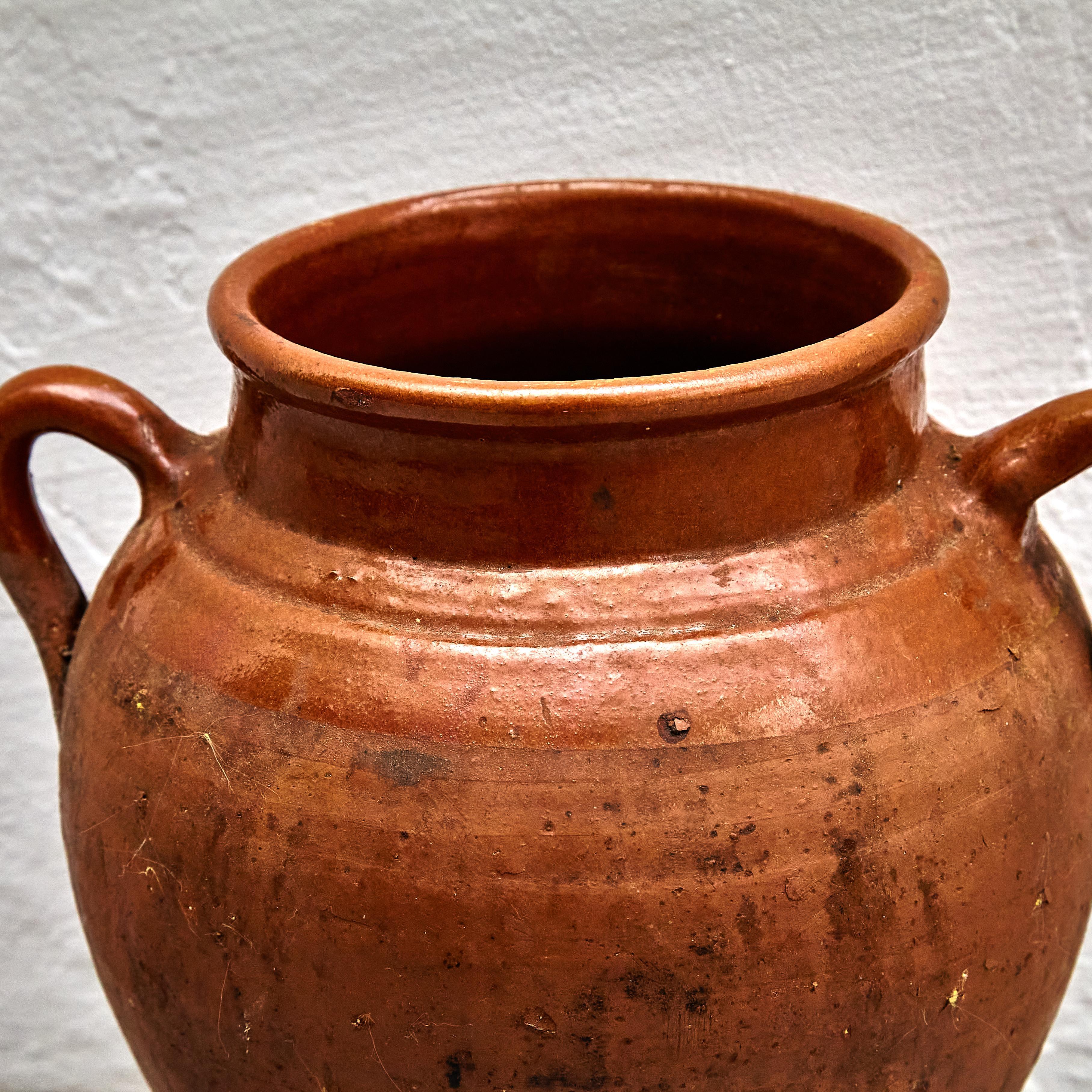 Vase en céramique espagnole traditionnelle du début du 20e siècle en vente 3