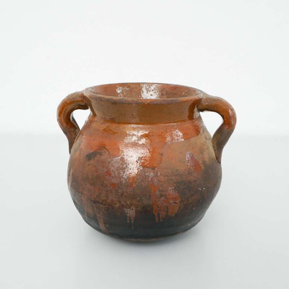 Vase en céramique traditionnelle espagnole du début du 20e siècle

En état d'origine avec des usures mineures dues à l'âge et à l'utilisation, préservant une belle patine.