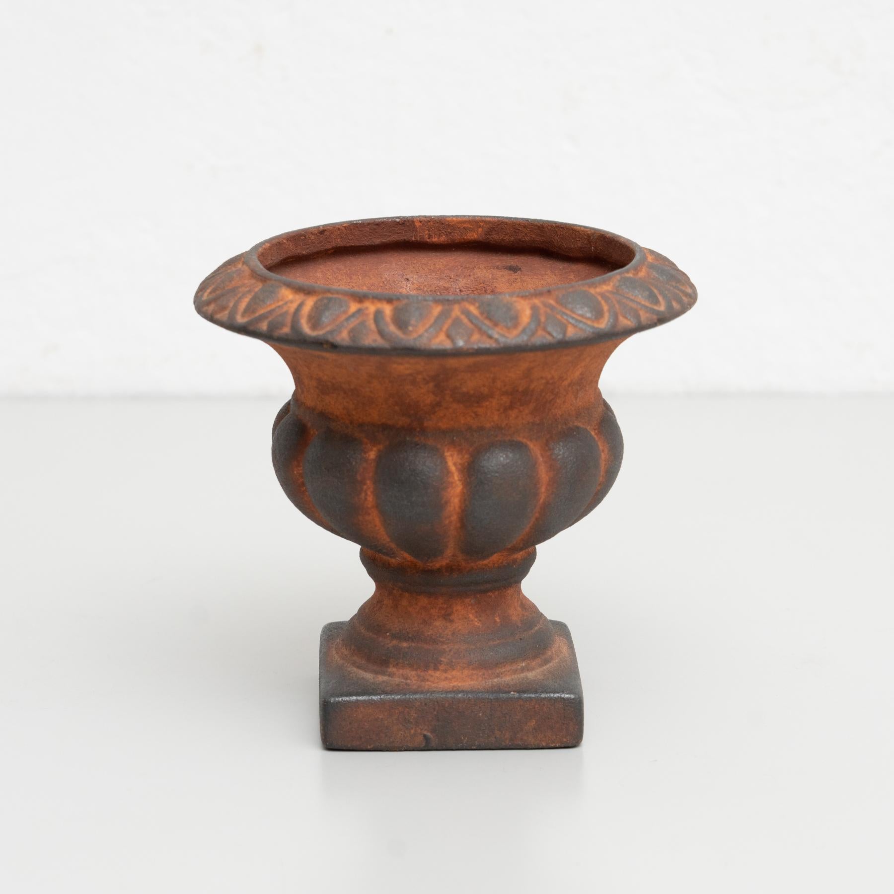 Mid-Century Modern Early 20th Century Traditional Spanish Ceramic Vase For Sale