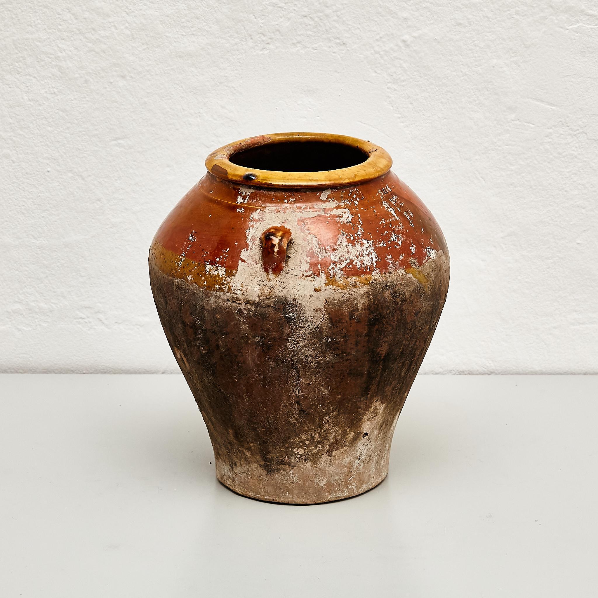 Early 20th Century Traditional Spanish Ceramic Vase In Good Condition For Sale In Barcelona, ES
