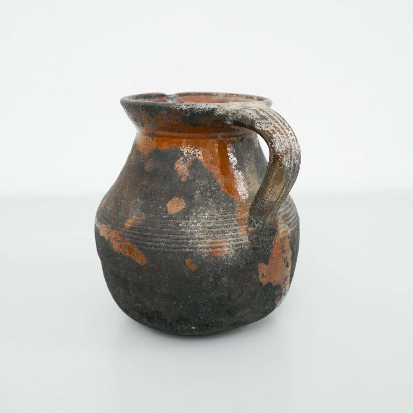 Early 20th Century Traditional Spanish Ceramic Vase For Sale 2